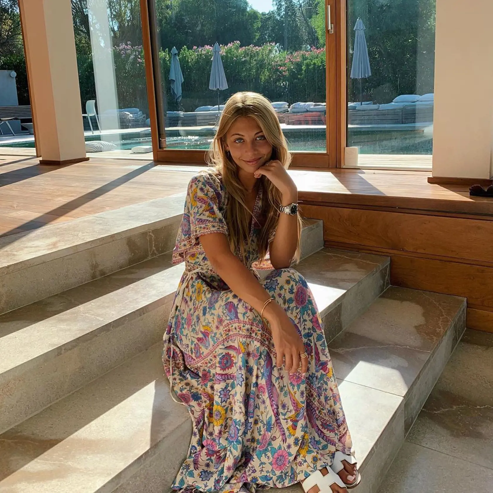 Najmladšia dcéra kultového Jean-Paula Belmondo, Stella. O 17-ročnú krásku sa už teraz bijú modelingové agentúry.