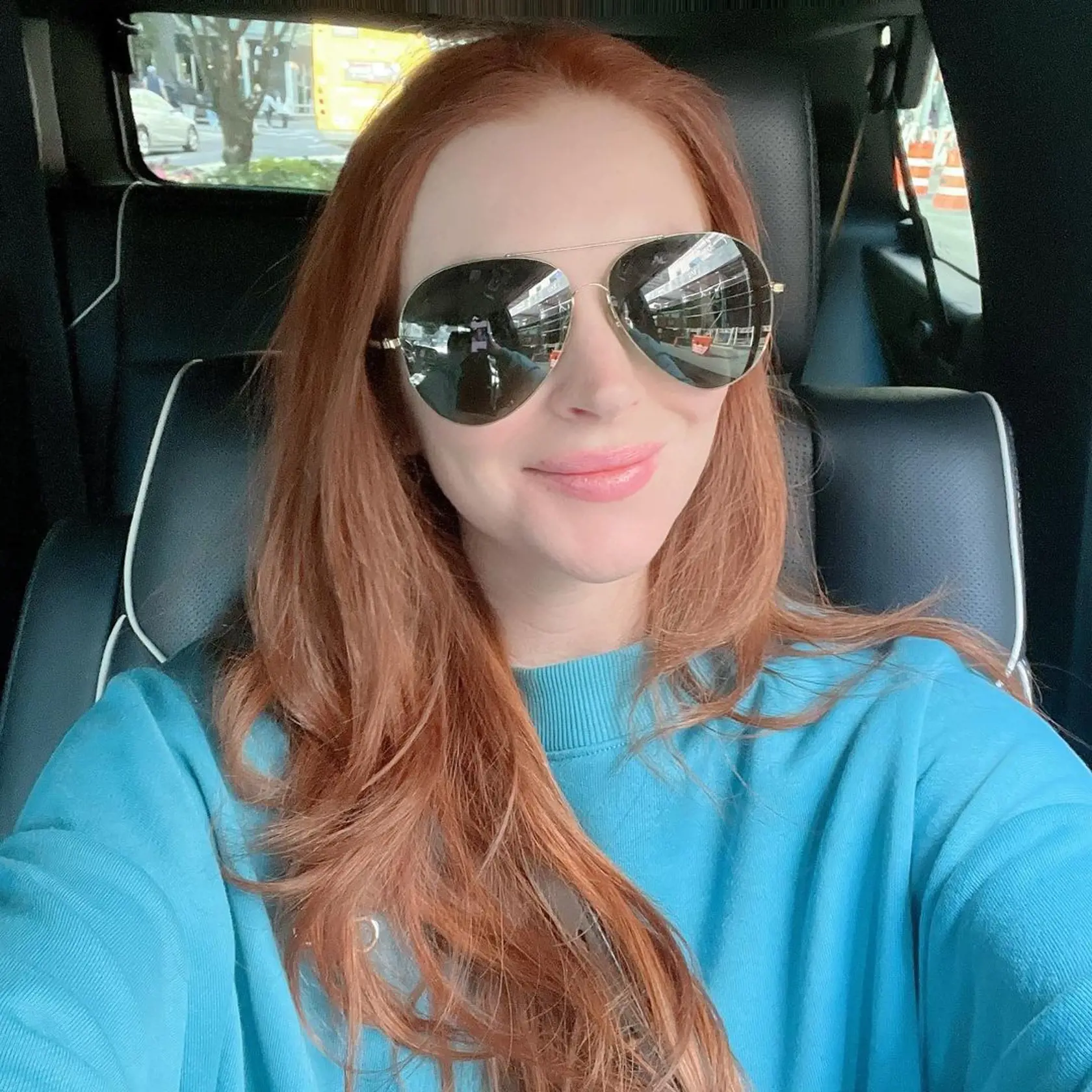 Lindsay Lohan sa pomaly vracia na scénu.