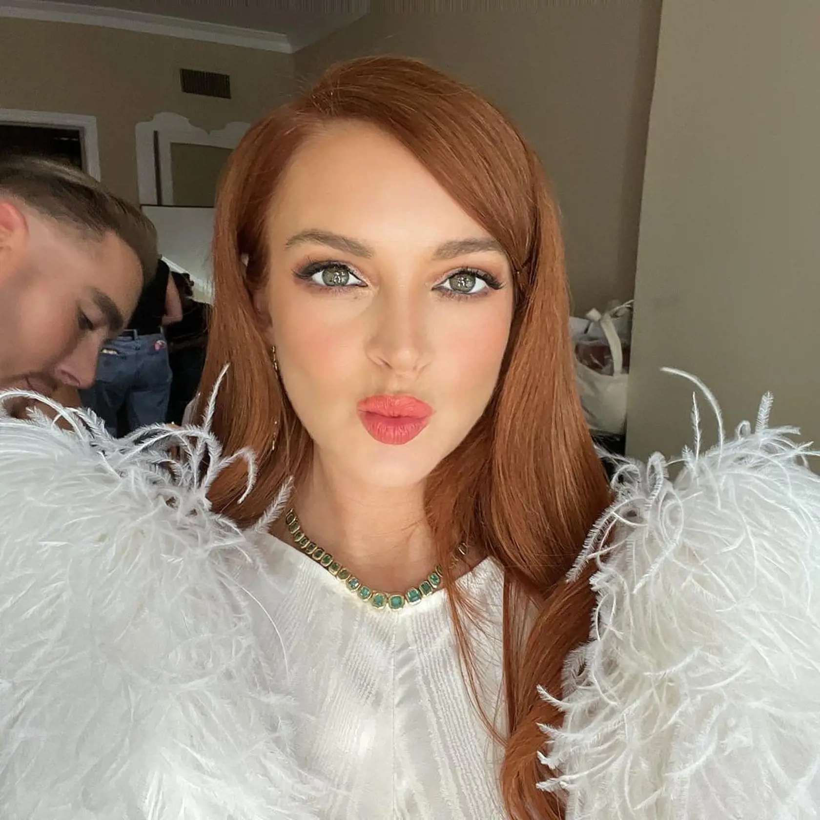 Lindsay Lohan sa pomaly vracia na scénu.