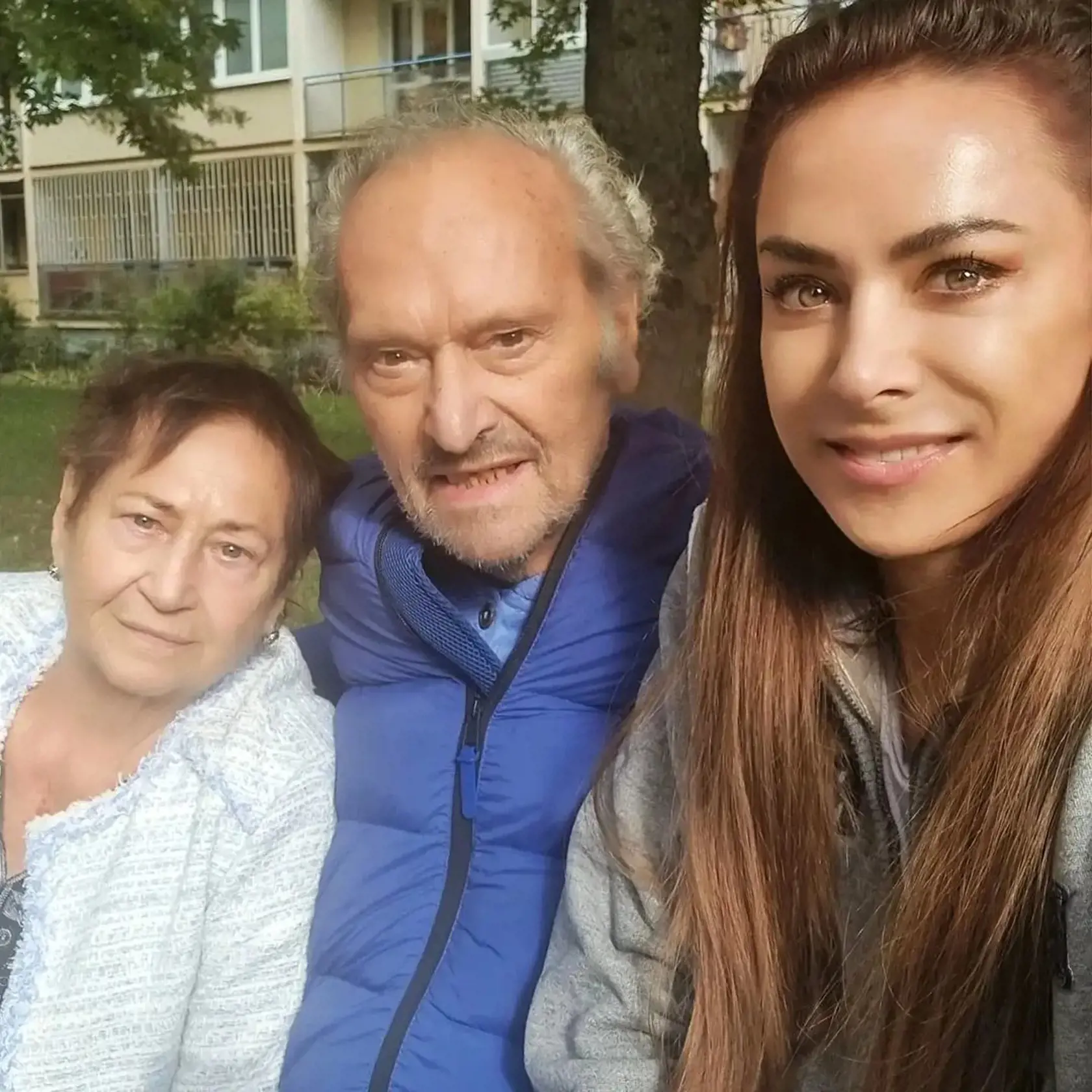 Zora Czoborová s rodičmi.