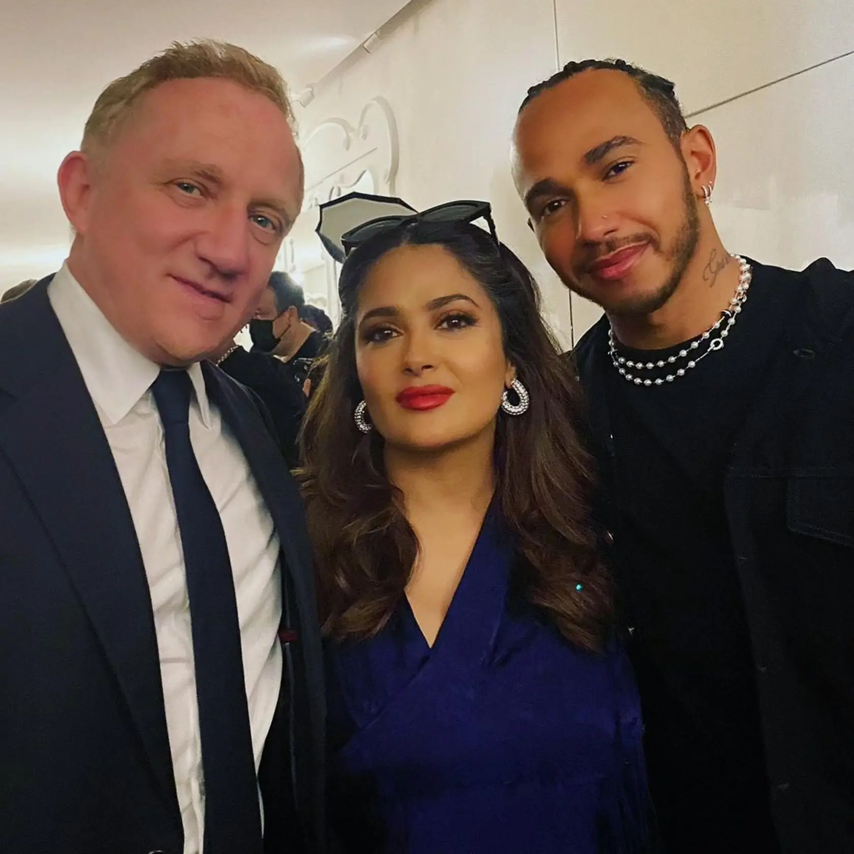 Salma Hayek a jazdec F1 Lewis Hamilton