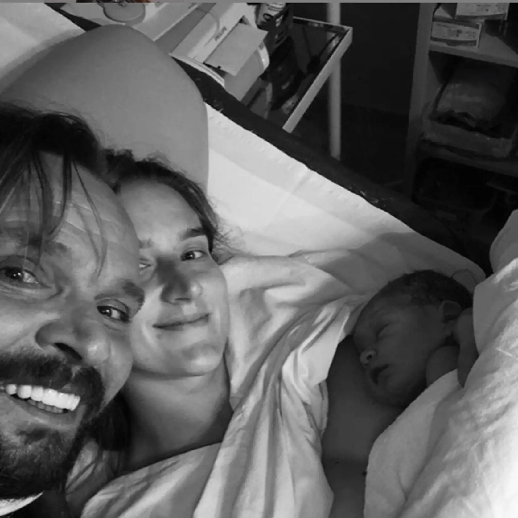 Ján Ďurovčík a Barbora Ďurovčíková sa stali rodičmi. Barbora napísala k fotke dojímavé slová: Môj celý svet na jednej fotke💙
⭐️Ján Ďurovčík ml. ⭐️ ✨20.9.2020✨ ďakujem🙏