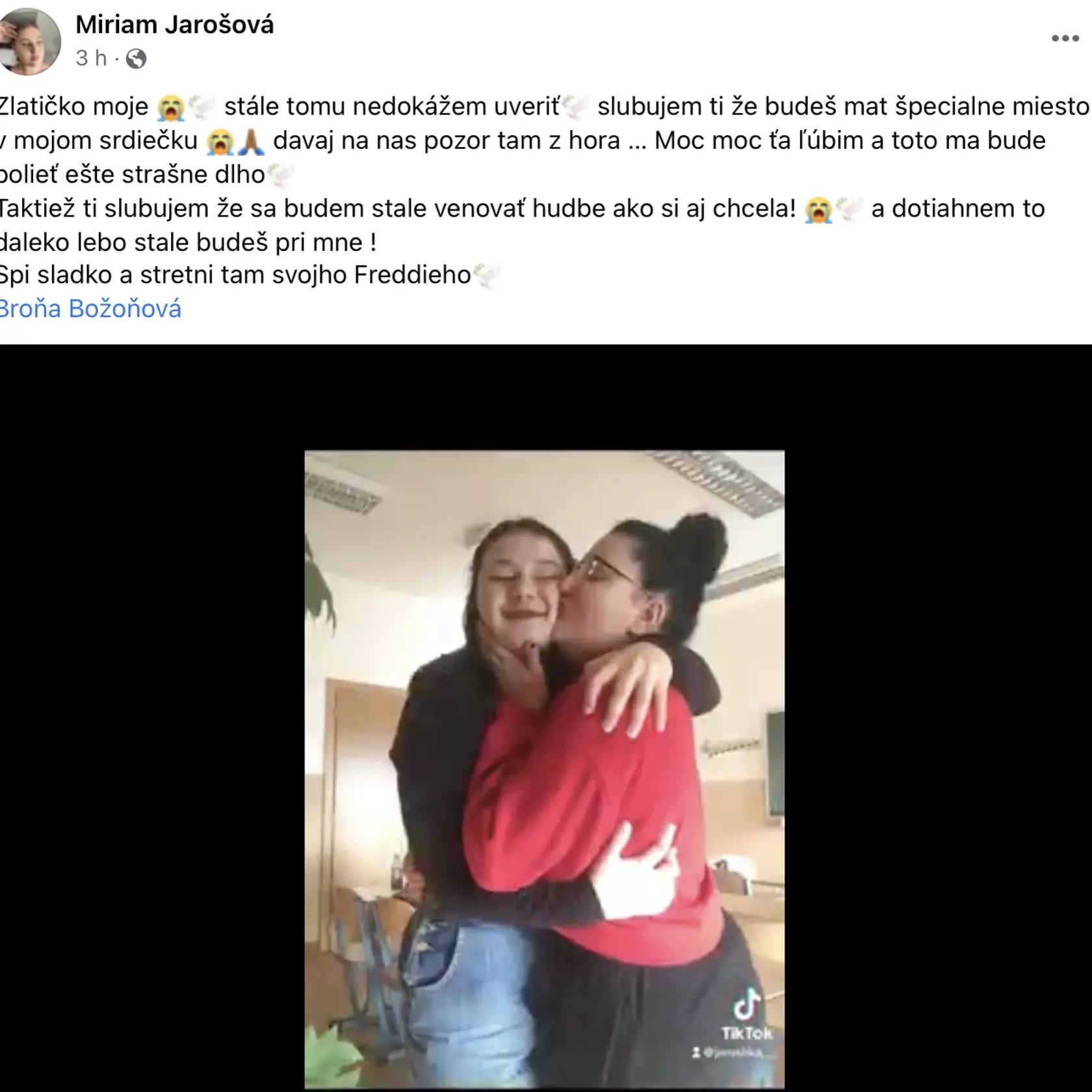 V nedeľu večer odcestovala Levočanka Broňa (†21) z domu na vysokoškolský internát. Žiaľ, už tam nedorazila. Zomrela vinou opitého vodiča. Ten vpálil do dievčiny v čase, keď stála s ostatnými cestujúcimi v nedeľu večer na zastávke MHD na Zochovej ulici v Bratislave. Jej kamarátka Miriam zverejnila dojímavé vyznanie.