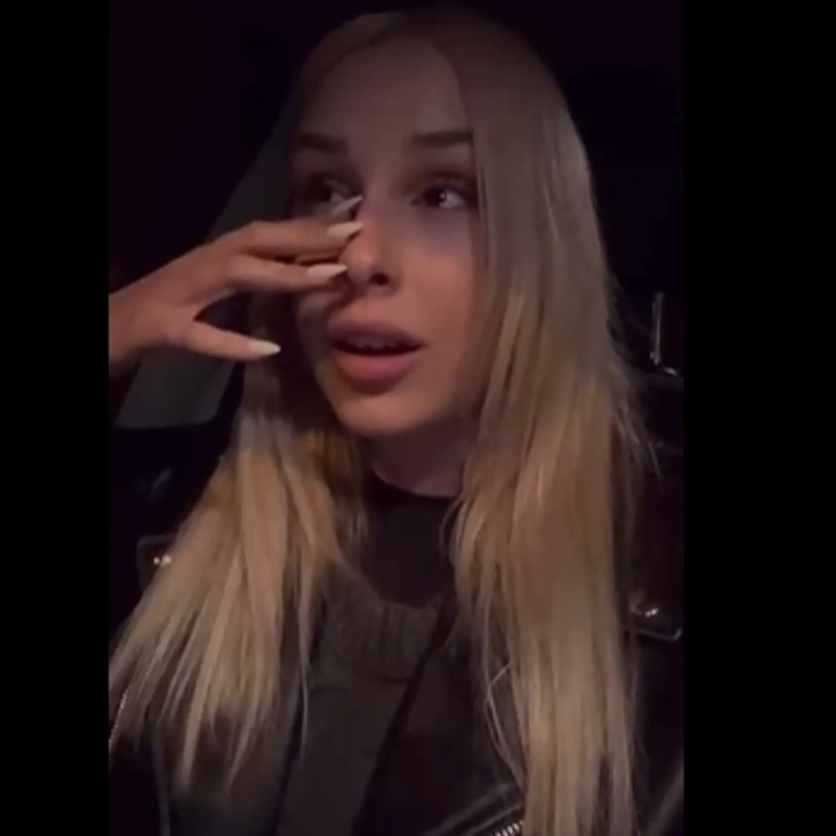 Rozchod, ktorý prišiel na začiatku minulého roka, oznámila so slzami v očiach.