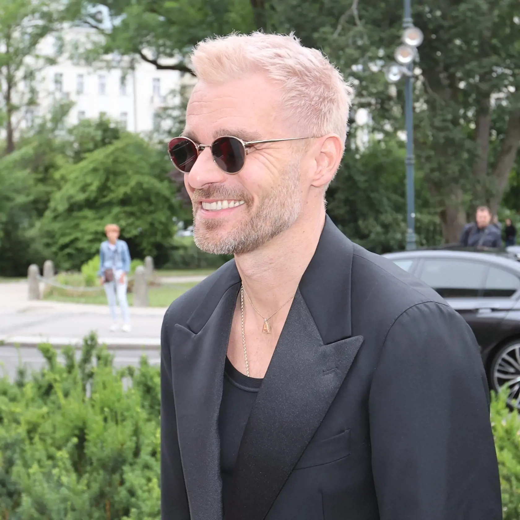 Leoš Mareš si odfarbil vlasy na blond. Kvôli častým zmenám vlasov ho volajú "český Beckham".