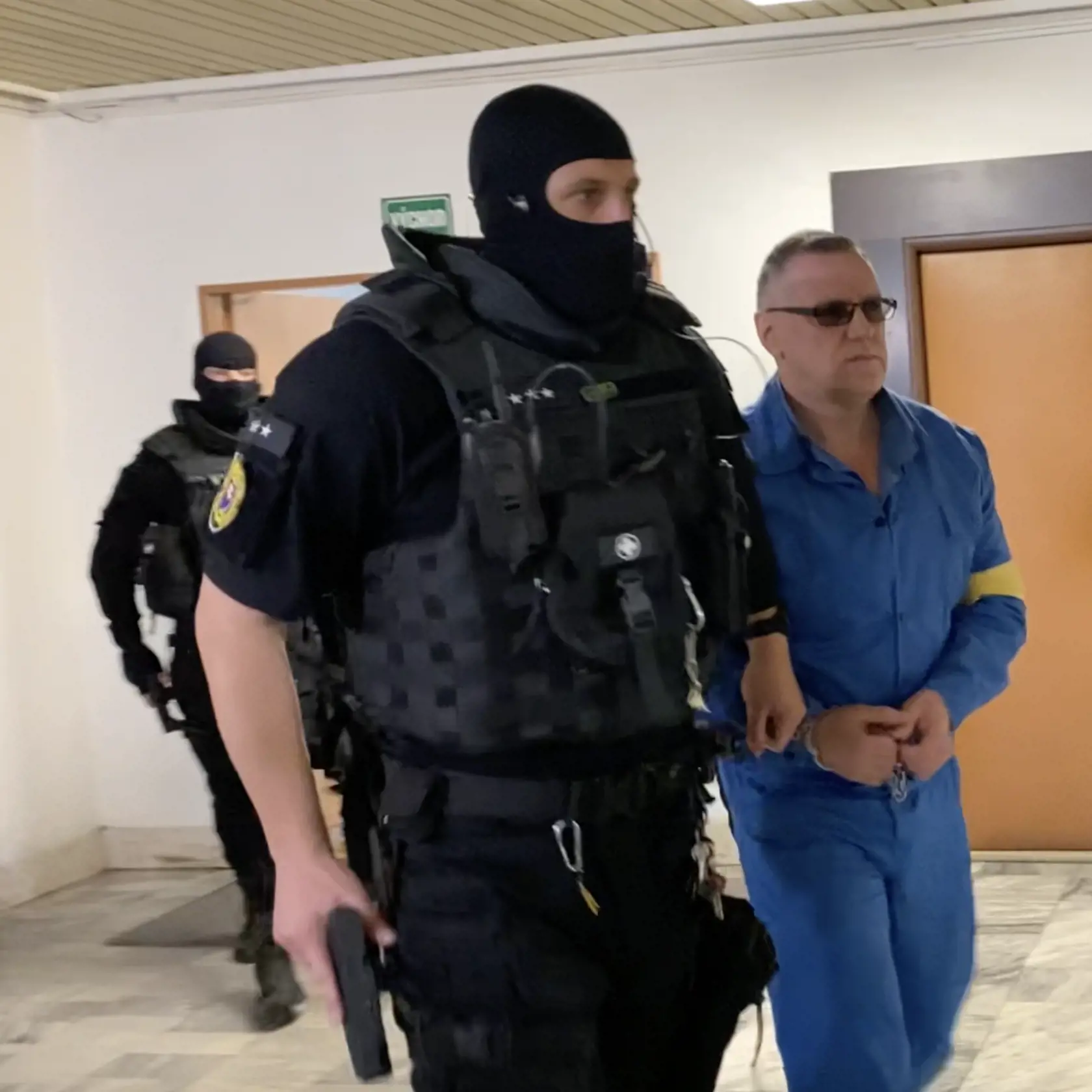 Mikuláš Černák svedčil aj v žiadosti odsúdeného Ladislava Badóa, člena gangu holubovcov, ktorý žiada o obnovu konania vo veci vraždy z roku 1997. Pri nej vtedy zomrel Peter Klešč - ochrankár Jozefa Holuba, ktorý je bratom nebohého bývalého bossa košického podsvetia Róberta Holuba.