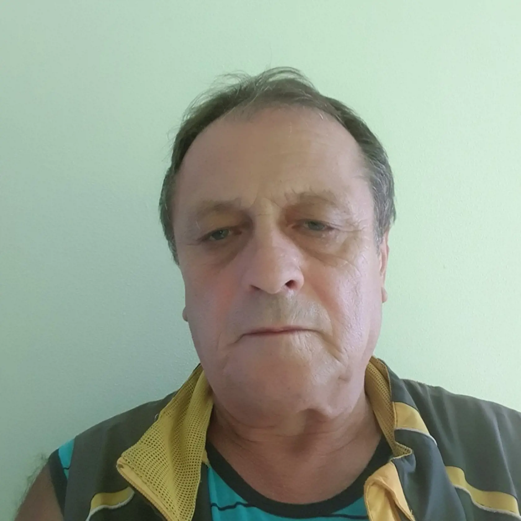 Kajo N.: „Áno, pri kúpe malej pílky na batériu. Vraj o 50 percent znížená cena a za 95 eur. Poslali čínsku srandu, čo nemala hodnotu ani 30 eur.“