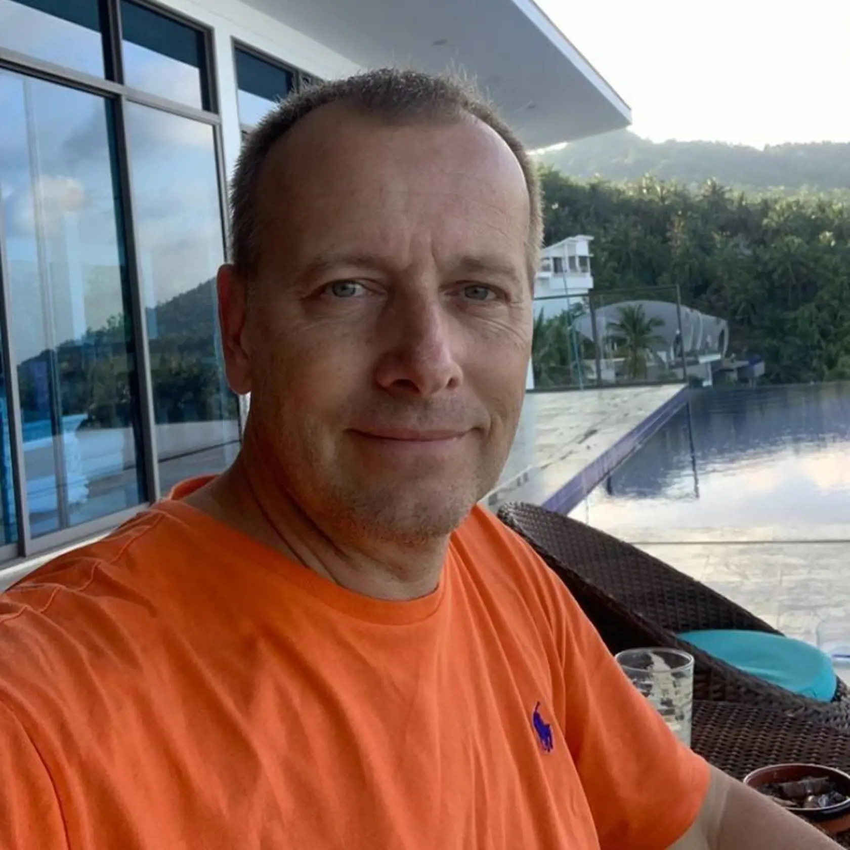 Kollár bude mať poriadne nabité leto. Ako totiž povedal, na dovolenku plánuje postupne zobrať všetky svoje deti. Ako prvú "vyvenčil" Andreu Heringhovú, ich dve deti Saru Zoe a Boriska, svoju mamu a dcéru Ester.