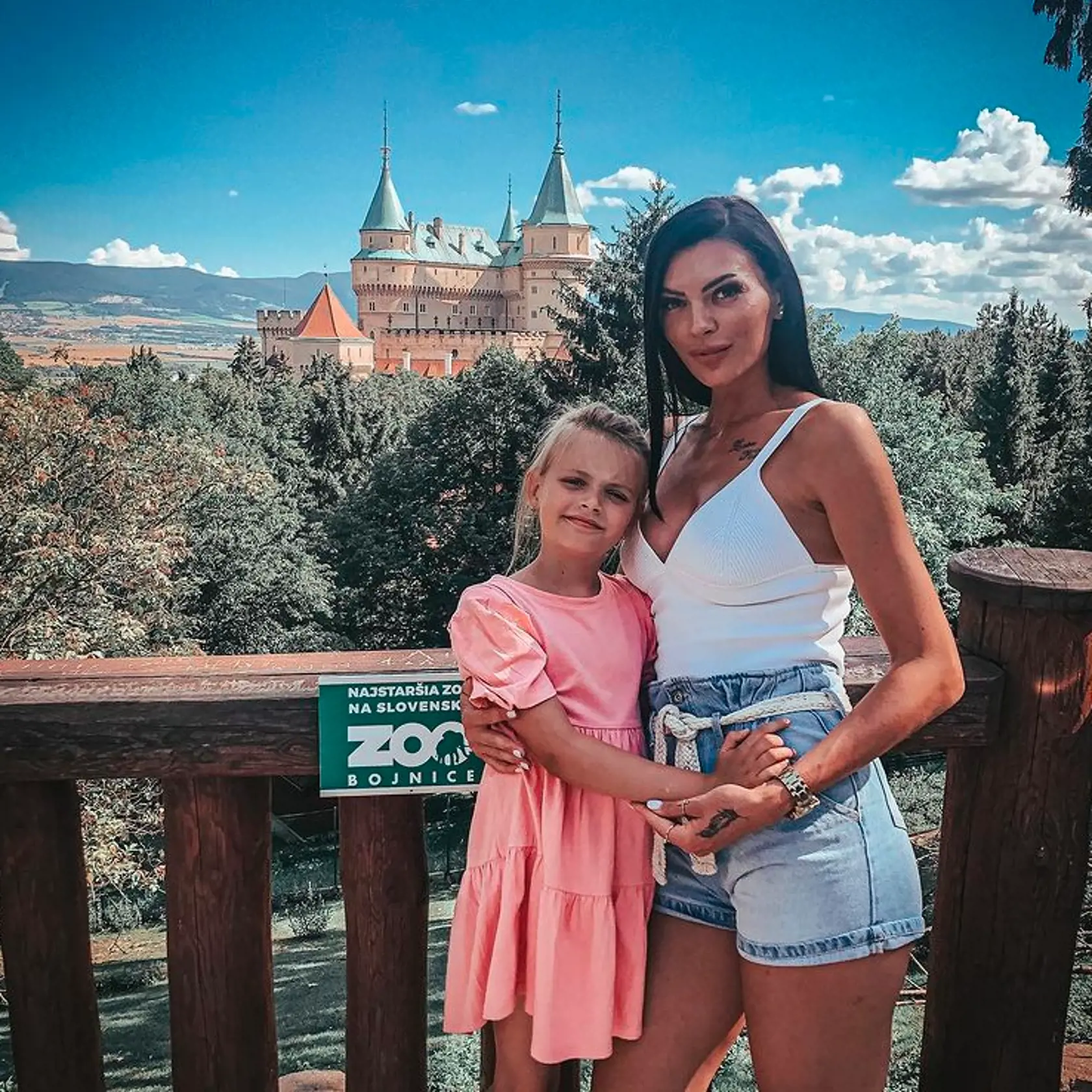 Ostrihoňová so Zairou. Má aj druhú dcéru Kiaru.