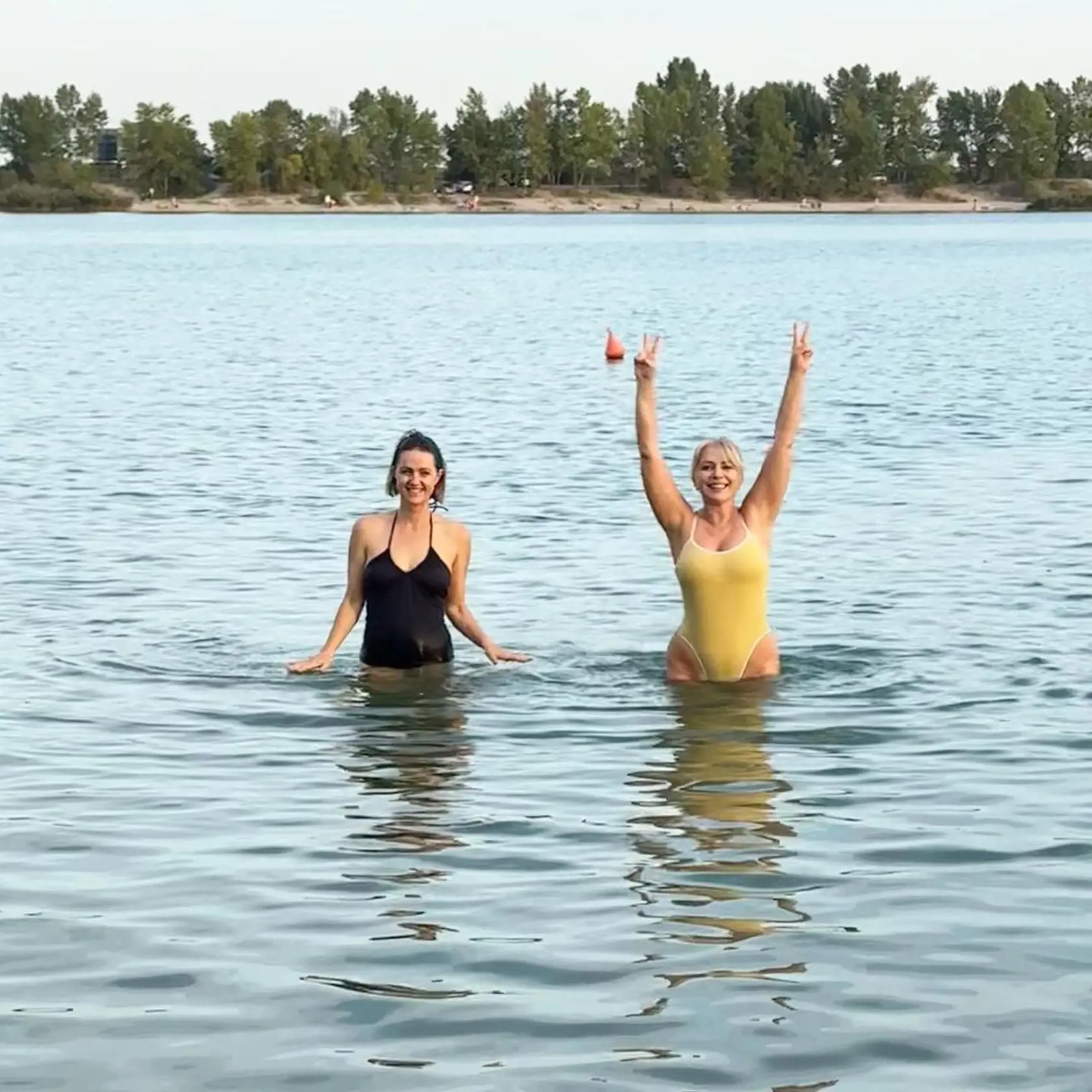 Zuzana Vačková v sexi žltých plavkách