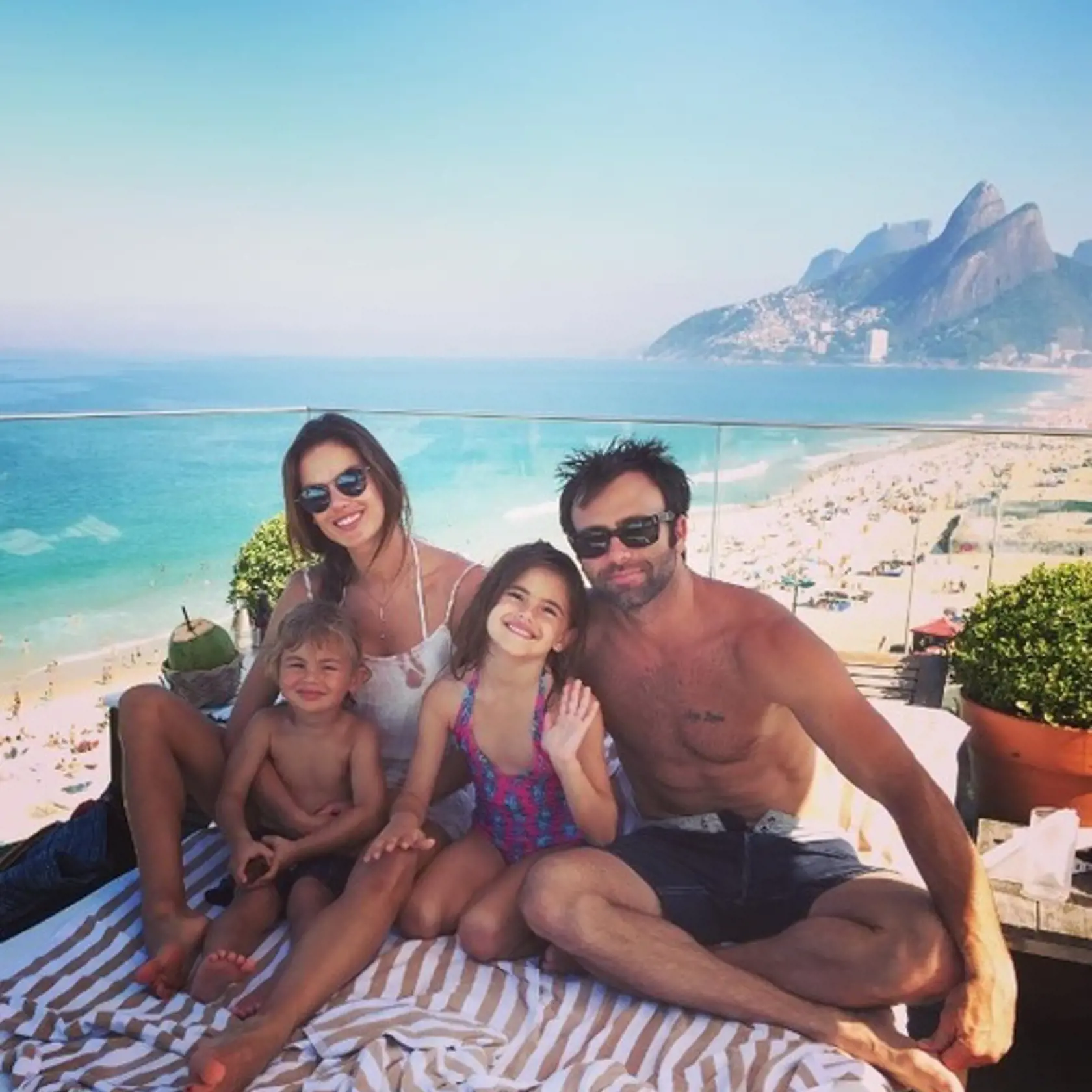 Alessandra Ambrosio s rodinou.