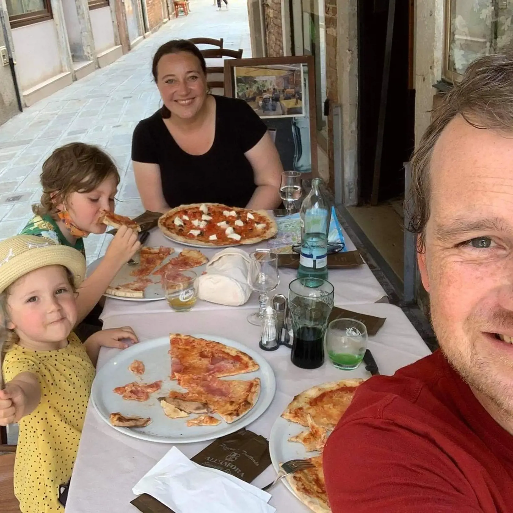 Na varenie nebol čas, jedli v miestnych reštauráciách.