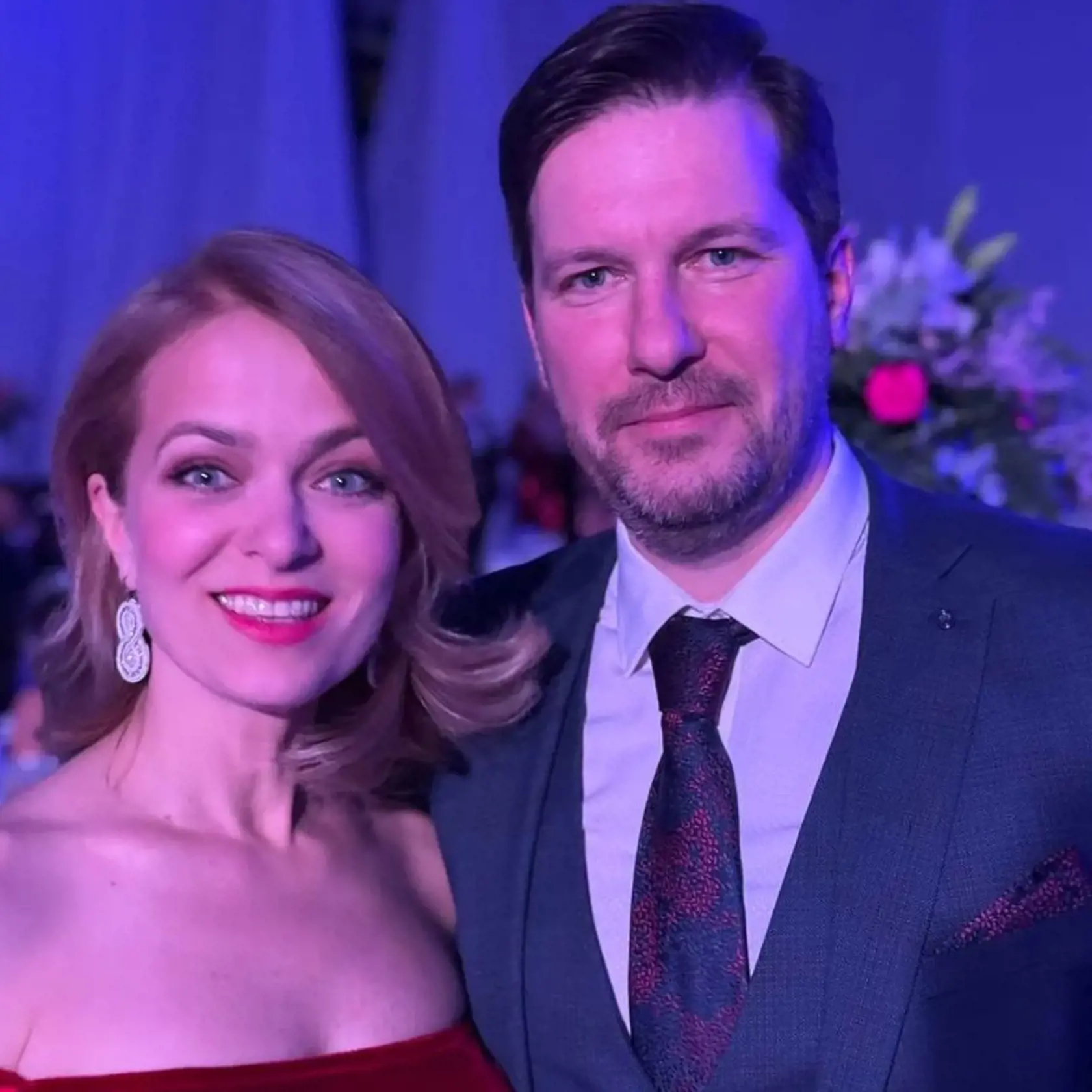 Jana Hospodárová zažiarila na plese v Michalovciach. Spoločnosť jej robil partner Ľuboš.