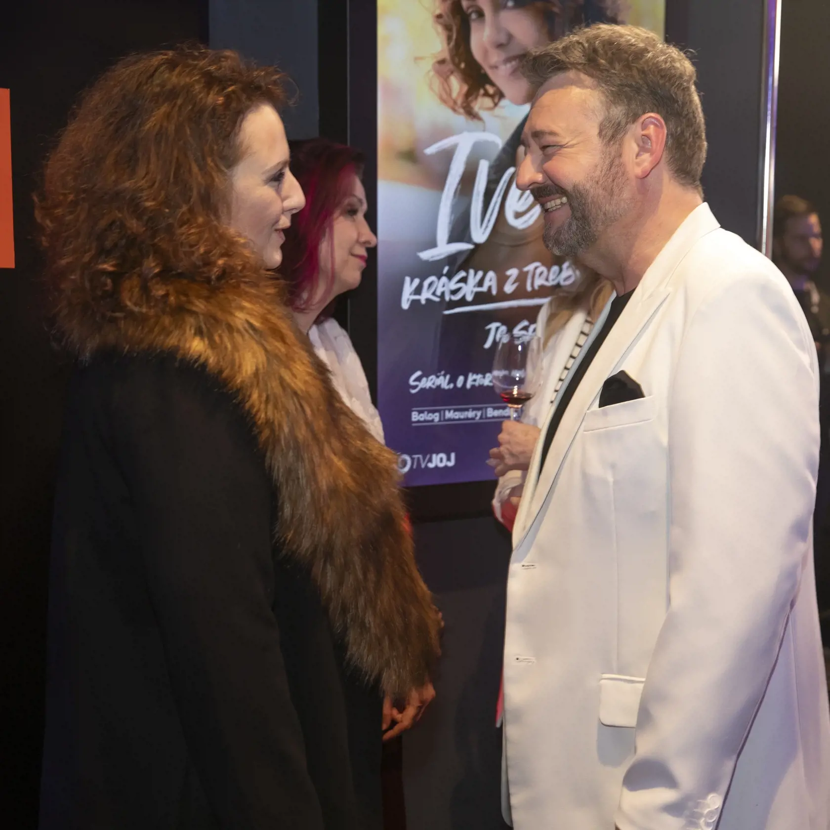  Na snímke je premiéra seriálu televízie JOJ Iveta 2, Kráska z Trebišova je späť.
 Zuzana Mauréry a Michal Hudák.
