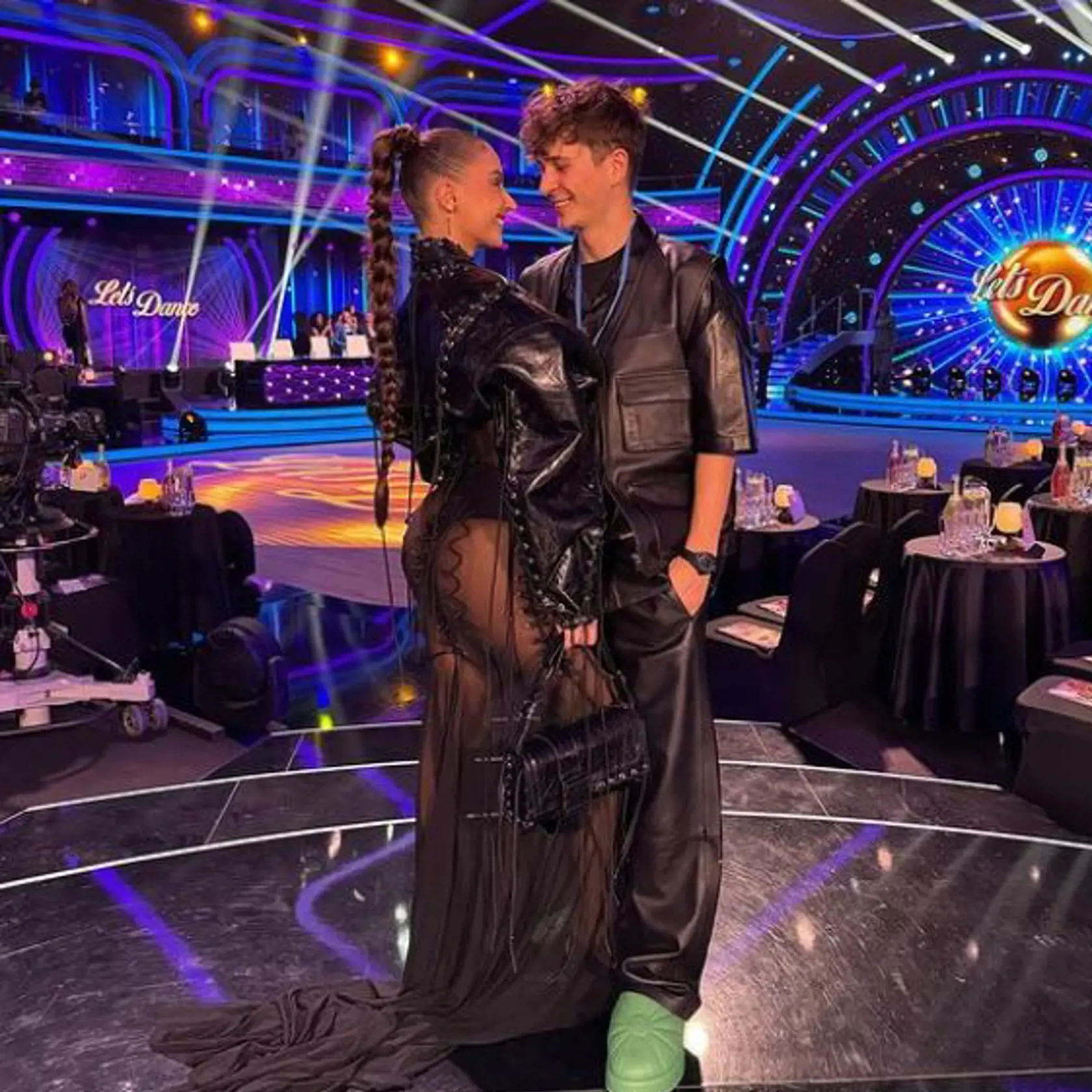 Známa influencerka Kika Ďurišová si na Let´s Dance obliekla poriadne dráždivý outfit. Na fotke s priateľom, českým moderátorom a influencerom známym pod menom Nikos.