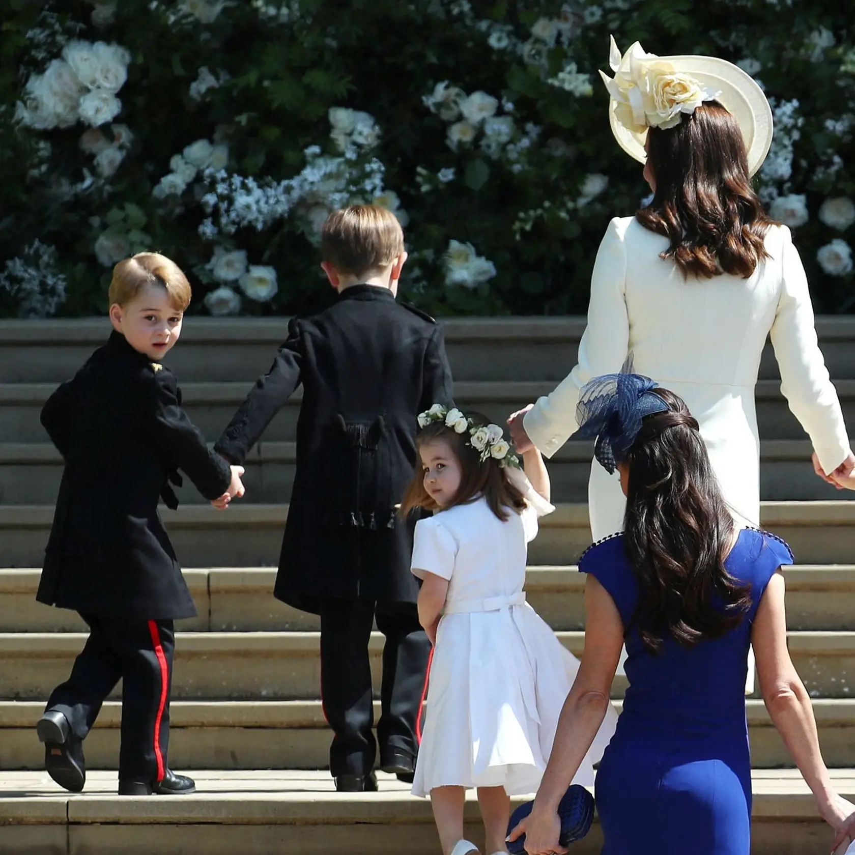 Princezná Charlotte a princ George r rodičmi na svadbe