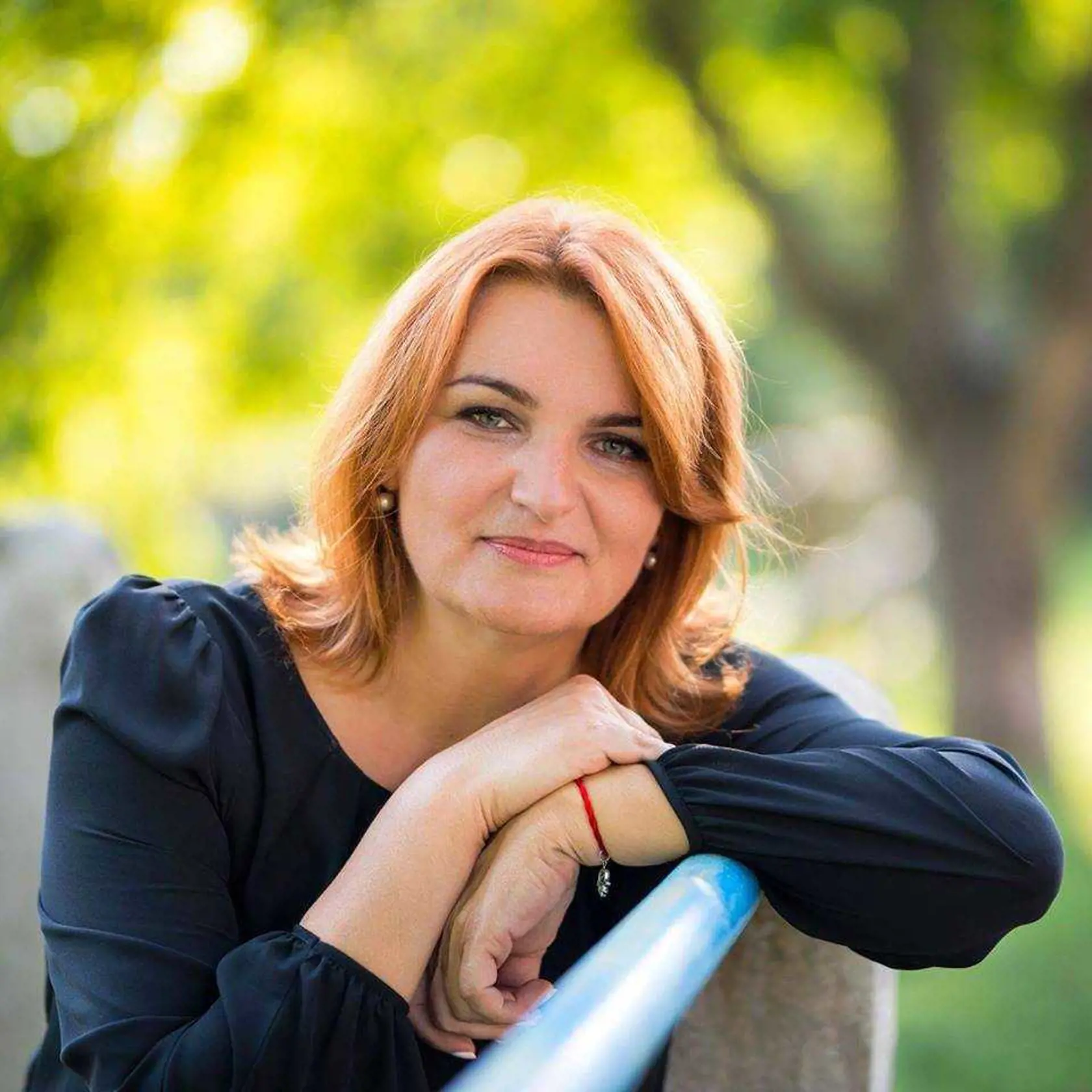 Renáta Endrödyová (49) nezávislá kandidátka na primátorku mesta Lučenec: „Sú iné veci, o ktorých by sa mali ľudia viac dozvedieť, ako je šarm kandidáta, hoci nepochybujem o tom, že prvý dojem je dôležitý. Mojím zámerom nie je ovplyvniť voličov výzorom, ale svojou víziou.“