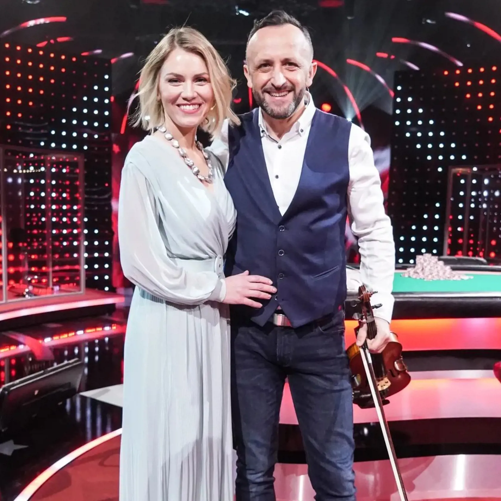 Erika podporuje svojho muža vo všetkom.