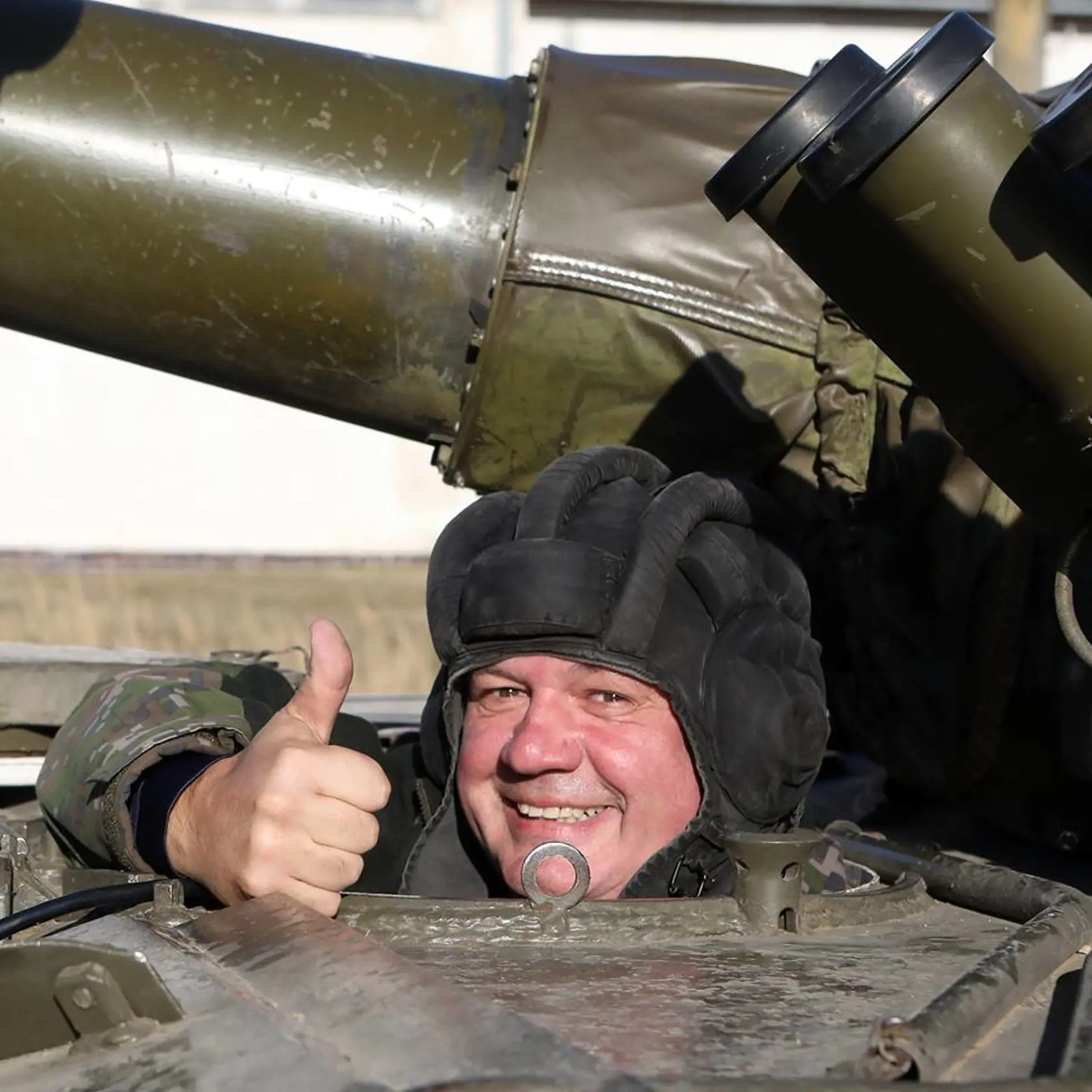 Andrej Kiska skúša úlohu vojaka. 