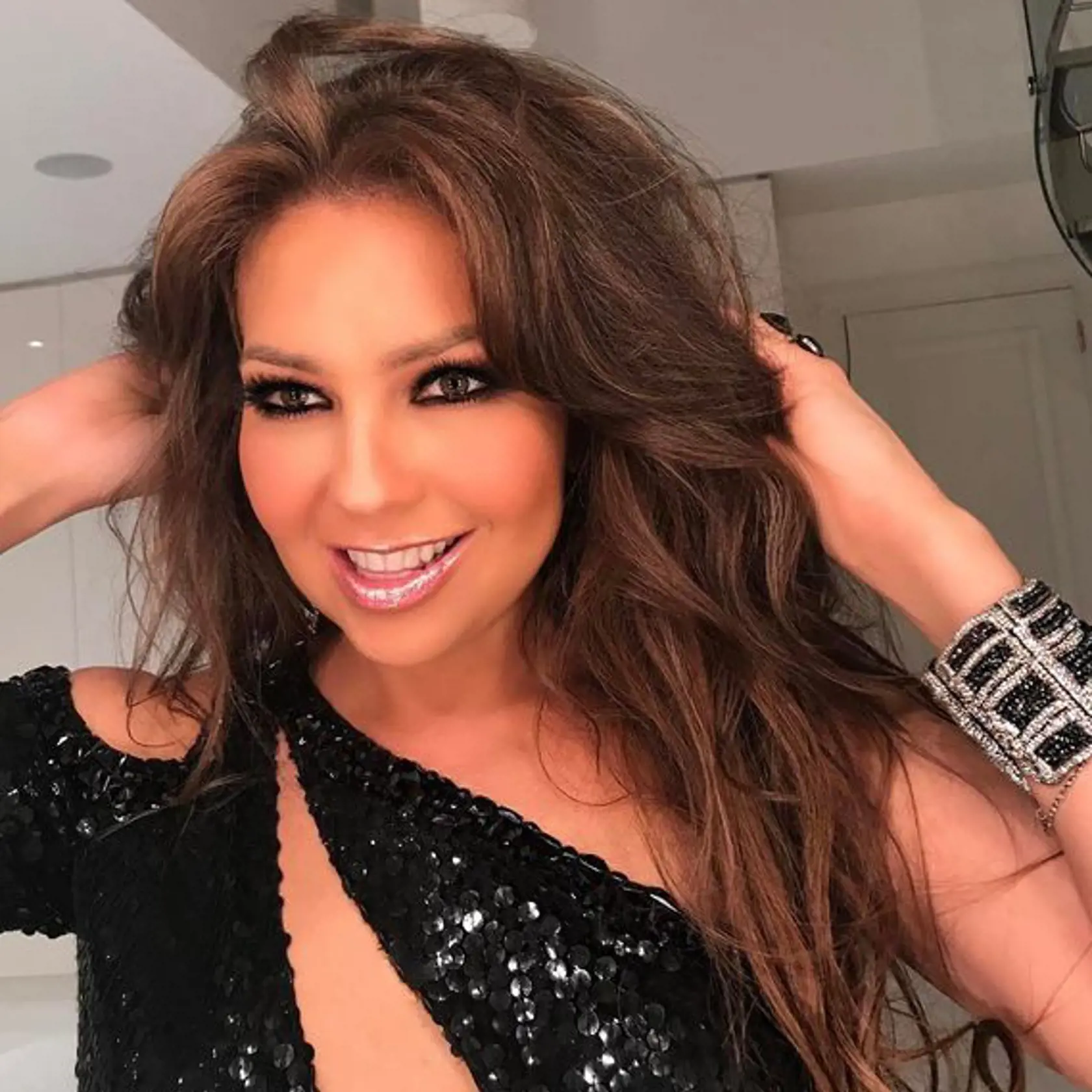 Thalía sa s fanúšikmi podelila o momentky z príprav na slávnostný galavečer.