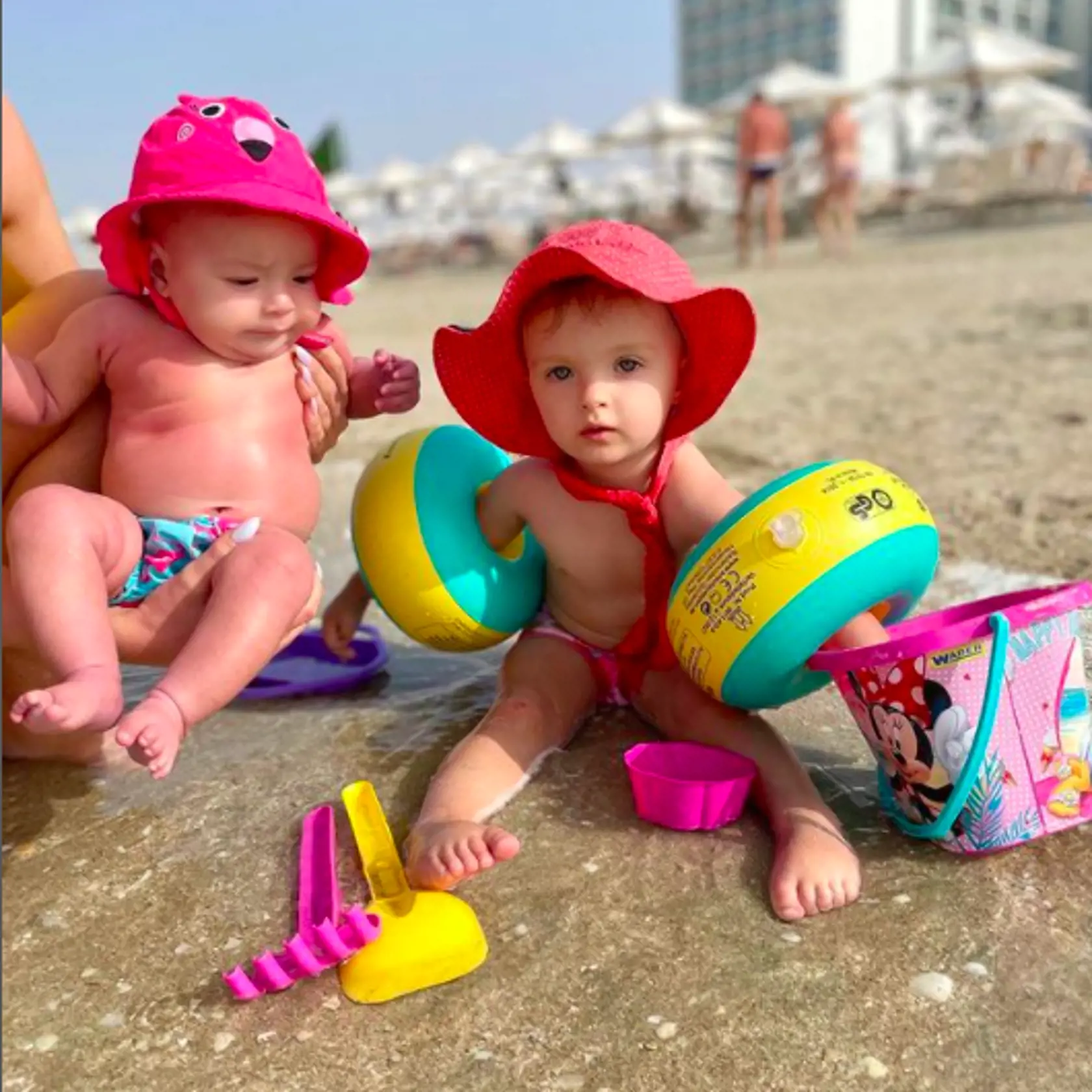 Zatiaľ čo Lobotka sa pripojil k reprezentácii, jeho ex Daniela Nízlová zobrala ich dcérku Lindu na luxusnú dovolenku do Dubaja.