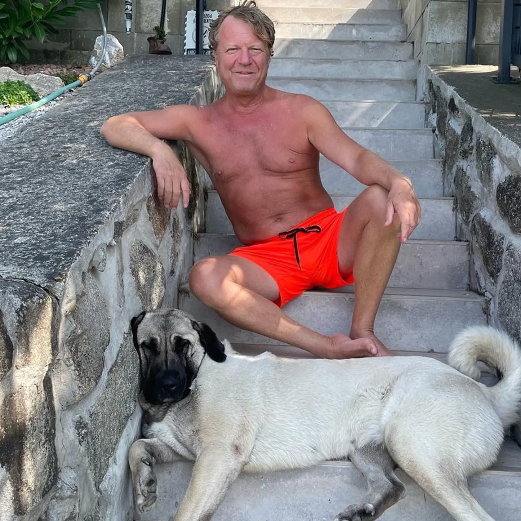 Maroš Kramár to dal na Mitcha Buchannona z Baywatchu. Už len plavák do ruky mu chýba.