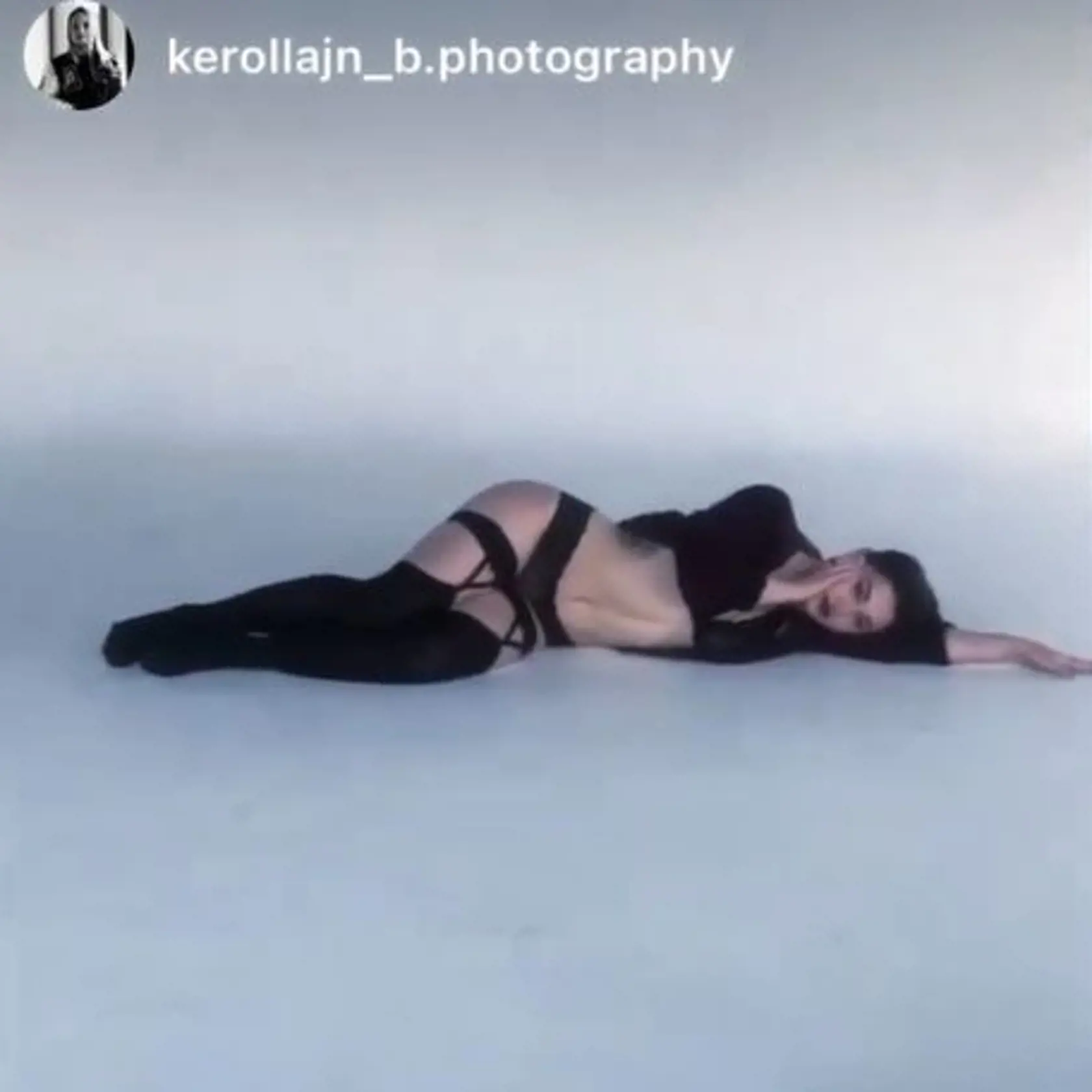Jar 2022: Kristína Kocian sa poriadne odviazala. Nafotila sexi fotky v podprsenke a podväzkoch.