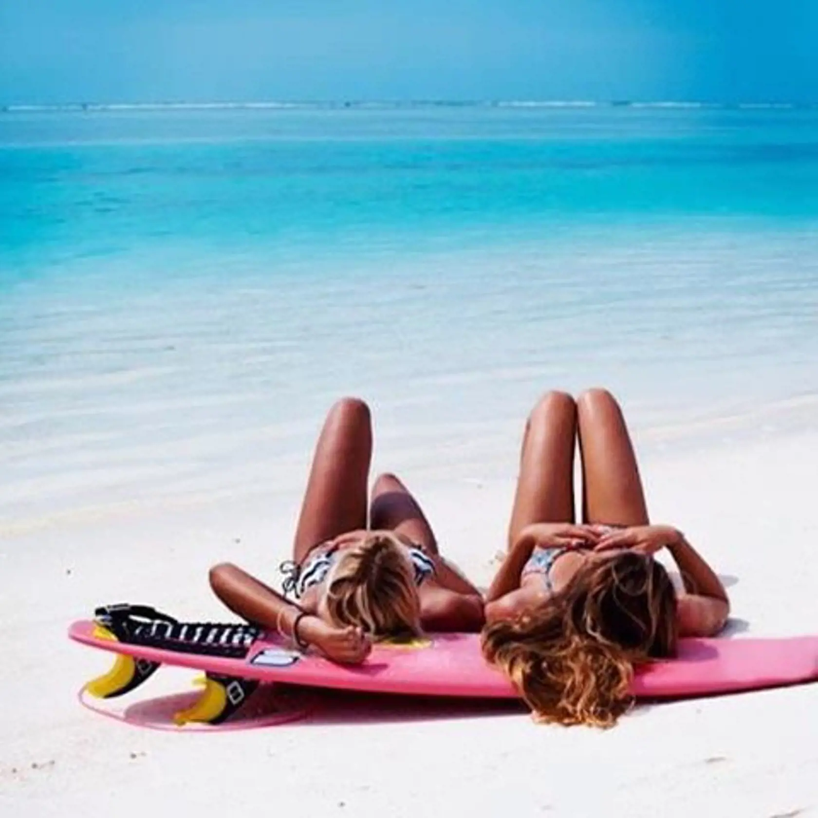 Ellie-Jean Coffey je 25-ročná profesionálna surferka, ktorú na instagrame sleduje viac ako milión fanúšikov. Pred mesiacom však jej životom otriasol rozchod a spolu s ním sa dostavili aj finančné problémy.