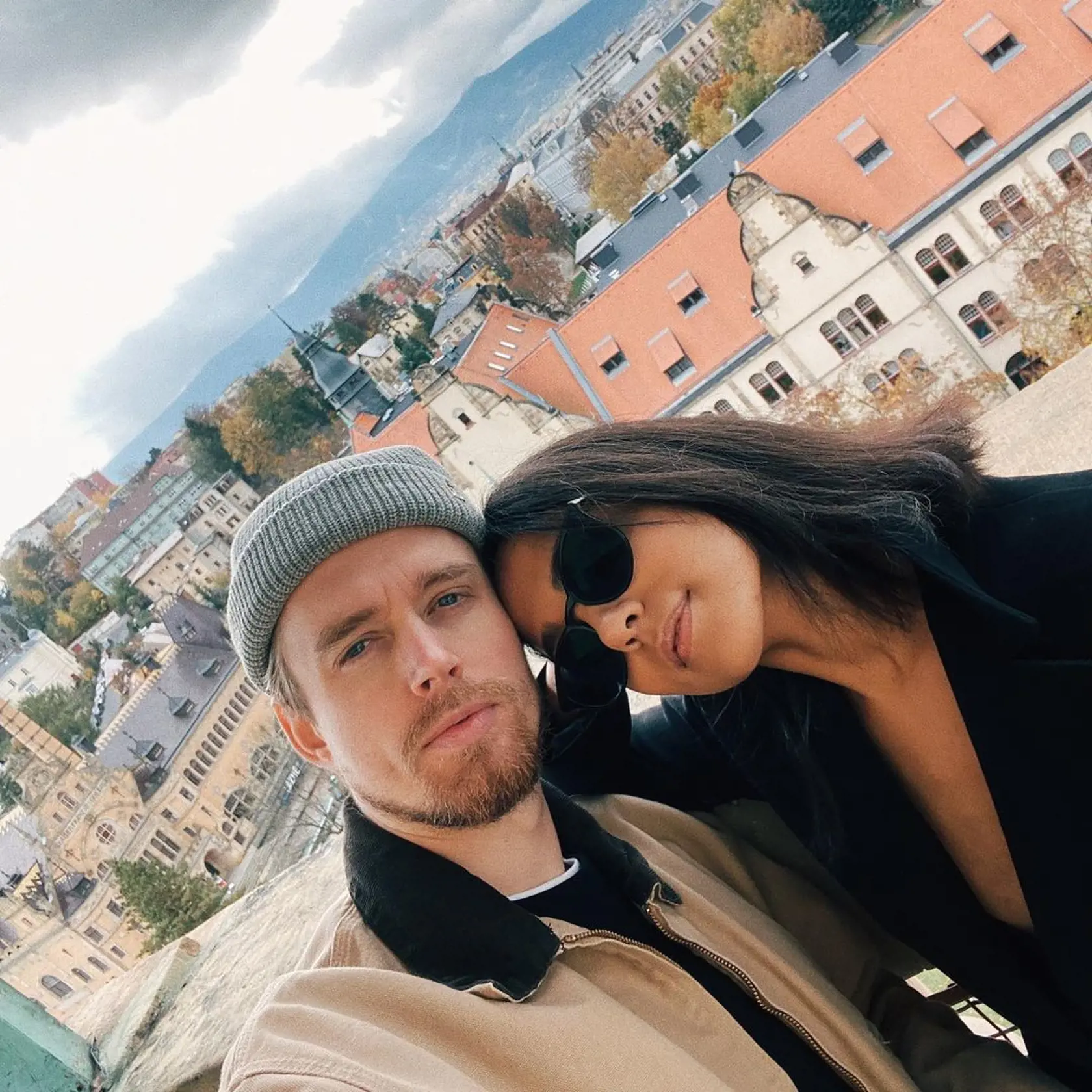 Nad námestím v Liberci, kde dvojica býva. Evidentne sa im mesto a v meste páči.