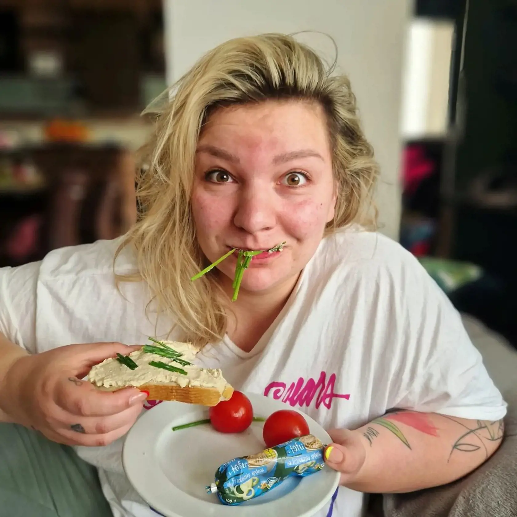 Aj pri jedle treba mať humor, ako napríklad Simona Salátová.