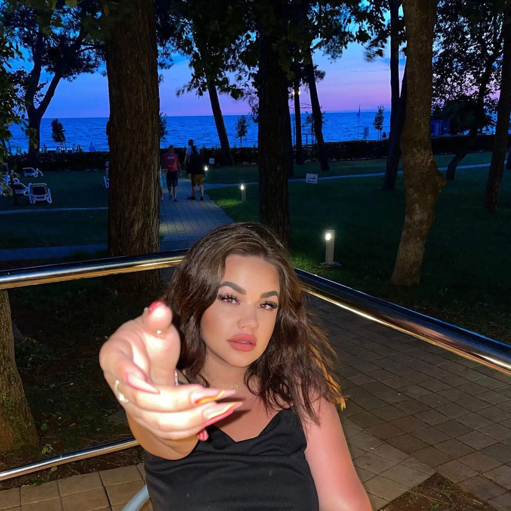 Bea sa zmenila na sexi kosť.
