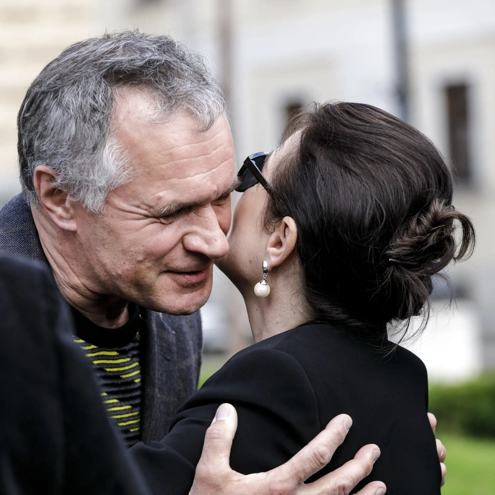 Emeritný sólista Opery Slovenského národného divadla Martin Babjak a sólistka Opery SND Ľubica Vargicová počas tlačovej konferencie na tému Súčasné vedenie Slovenského národného divadla pochováva erbovú inštitúciu Slovenska.