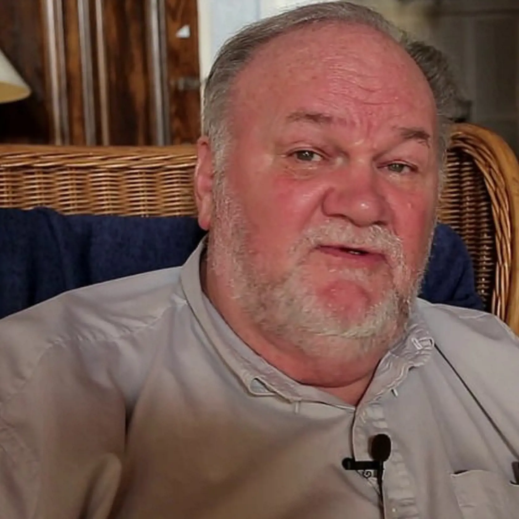 "Všetko musí vyjsť na svetlo, keď idete na súd. To ale znamená, že sa zverejnia úplne všetky záznamy z telefónu, jej, ako aj moje. A nemyslím si, že toto je niečo, čo by ona chcela," vyhráža sa Thomas Markle s tým, že po zverejnení týchto informácií bude mať Meghan povesť ešte horšiu, než akú mala doteraz.