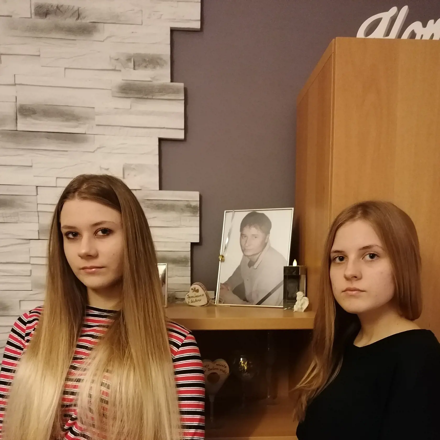 Dievčatám otec chýba, zomrel keď mali 7 a 8 rokov. Dnes obe študujú zdravotnícke odbory, jedna na vysokej škole, druhá tento roka maturuje. Staršia sa túži stať lekárkou.Ich úspechy sú potechou pre Luciinu ubolenú dušu. Teší ju, že dievčatá sú šikovné.
