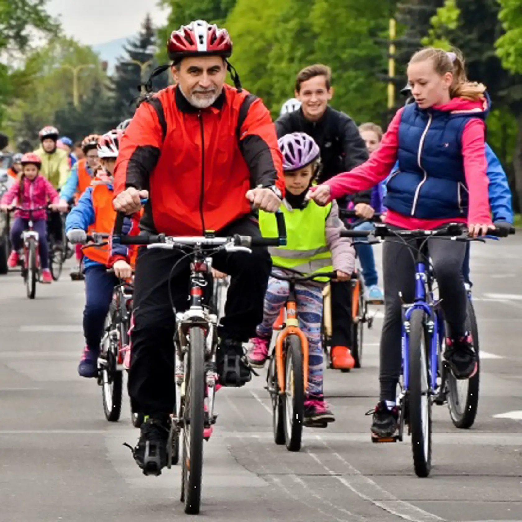 Vladyka Milan organizoval cyklotúry a cyklovýlety pre deti a mládež.