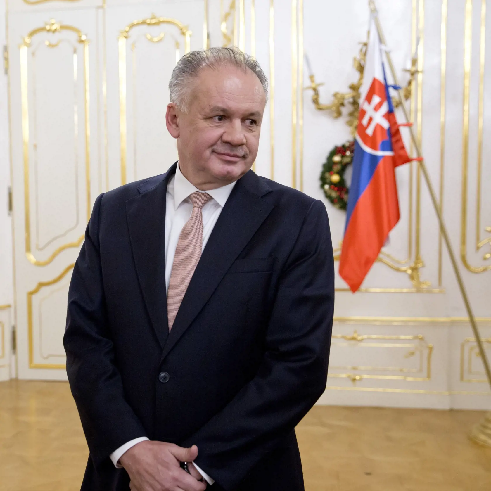 Prezident Andrej Kiska dnes naposledy vo svojej funkcii udelí štátne vyznamenania. 