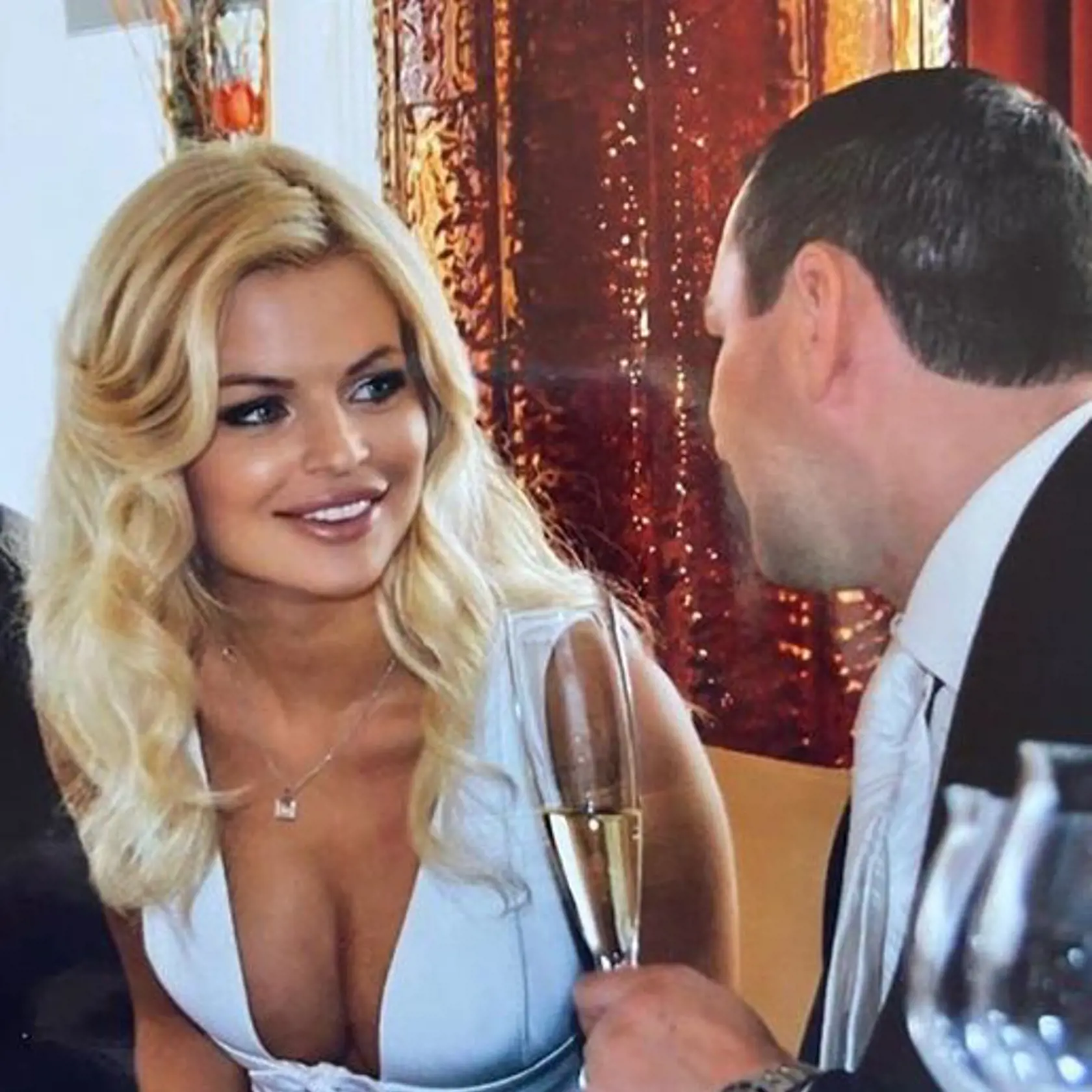 Silvia Kucherenko sa pochválila zábermi zo svadby, ktorú mala v marci 2008. Hlboký výstrih nemohol chýbať.