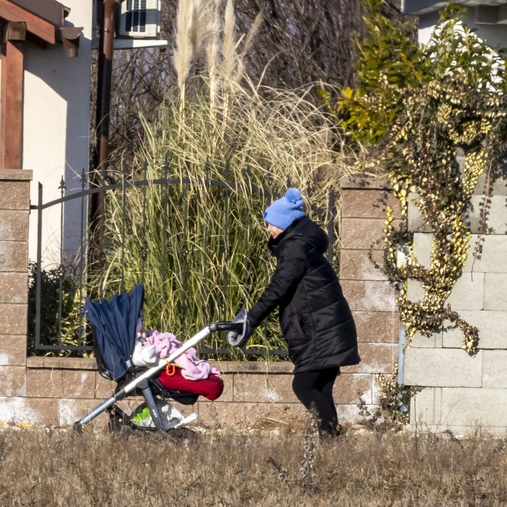 11. január 2024, Kvetoslavov: Opäť sme ju zastihli samu, iba s malou Diankou.
