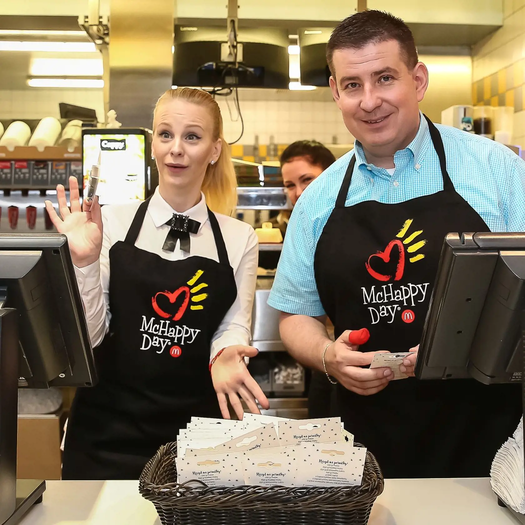 Barbora Balúchová sa raz zapojila do dobročinnje akcie v rámci pomoci deťom, keď pár hodín predávala v známo fastfoode. Zákazníci ju občas riadne prekvapili, čo vidno aj na tejto momentke.
