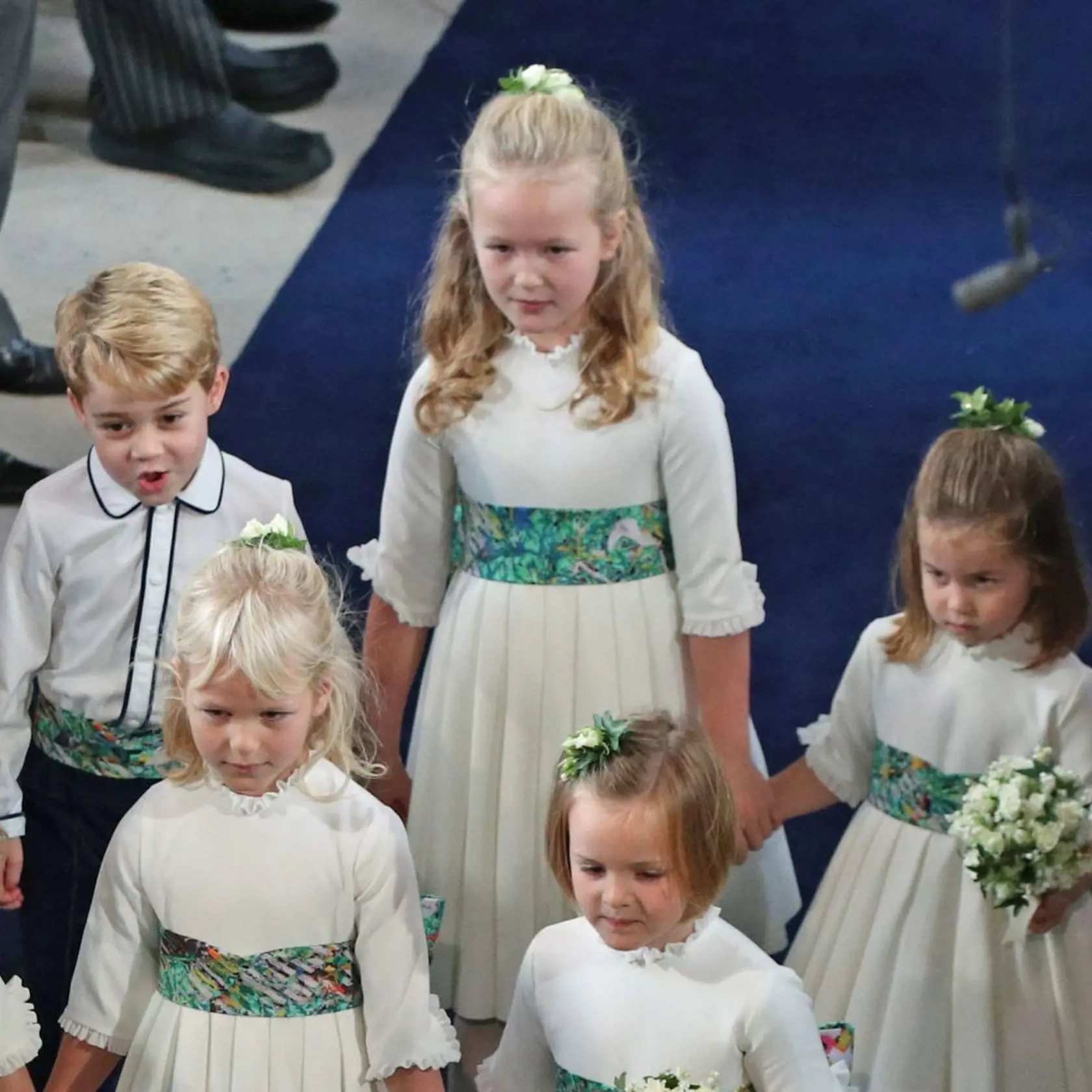 Robbie Williams na svadbe princeznej Eugenie s manželkou Aydou Field a dcérou Theodorou.
