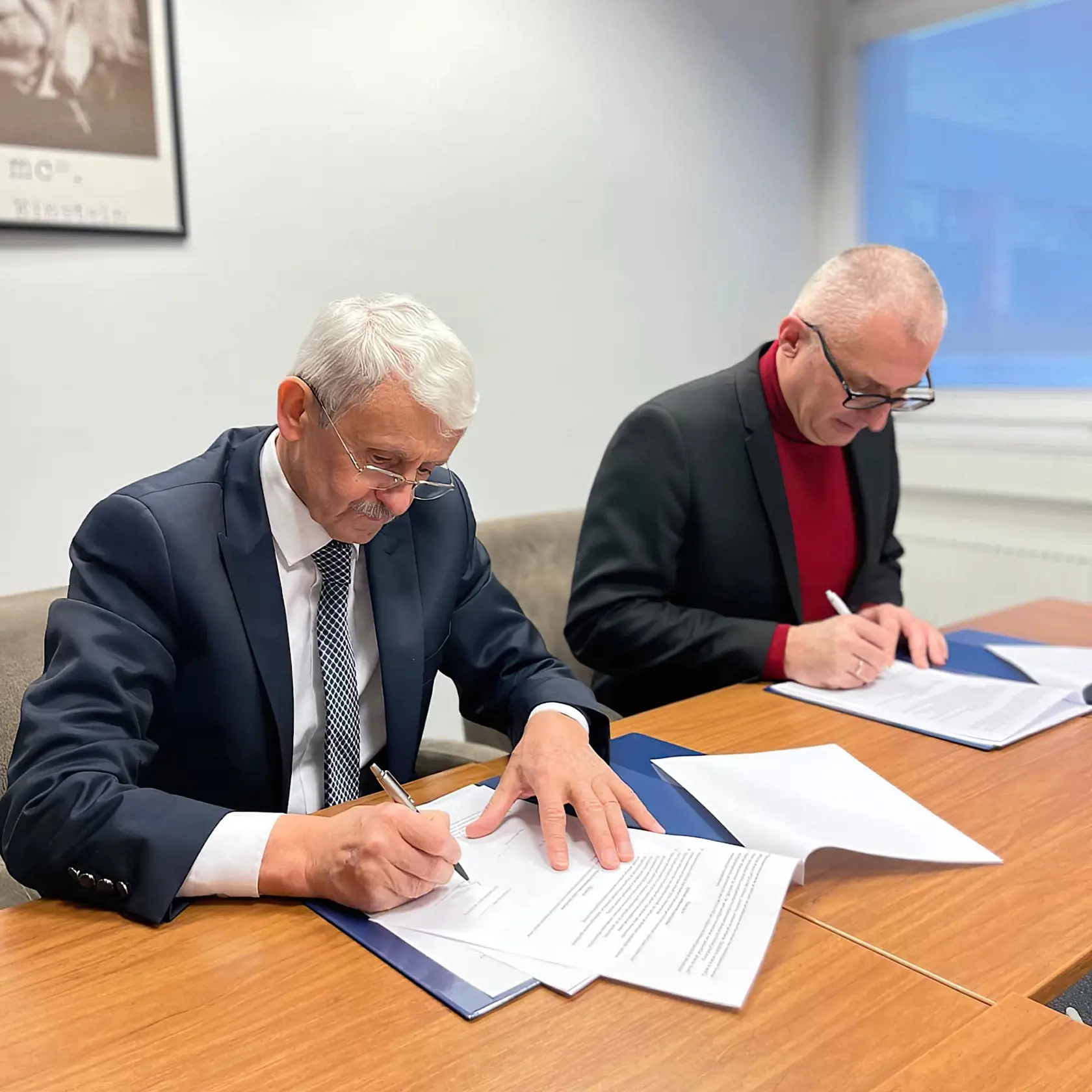 Miroslav Kollár a Mikuláš Dzurinda podpísali memorandum o spoločnej politickej budúcnosti.