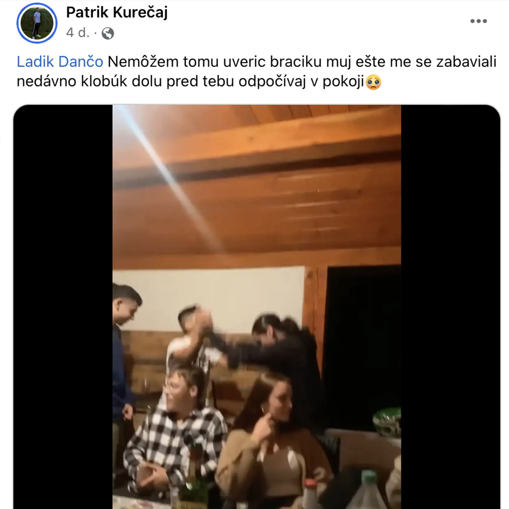 Kamaráti zverejnili po Ladikovej (†16) smrti jeho fotky s tým, že mu dávajú zahrať do nebíčka.