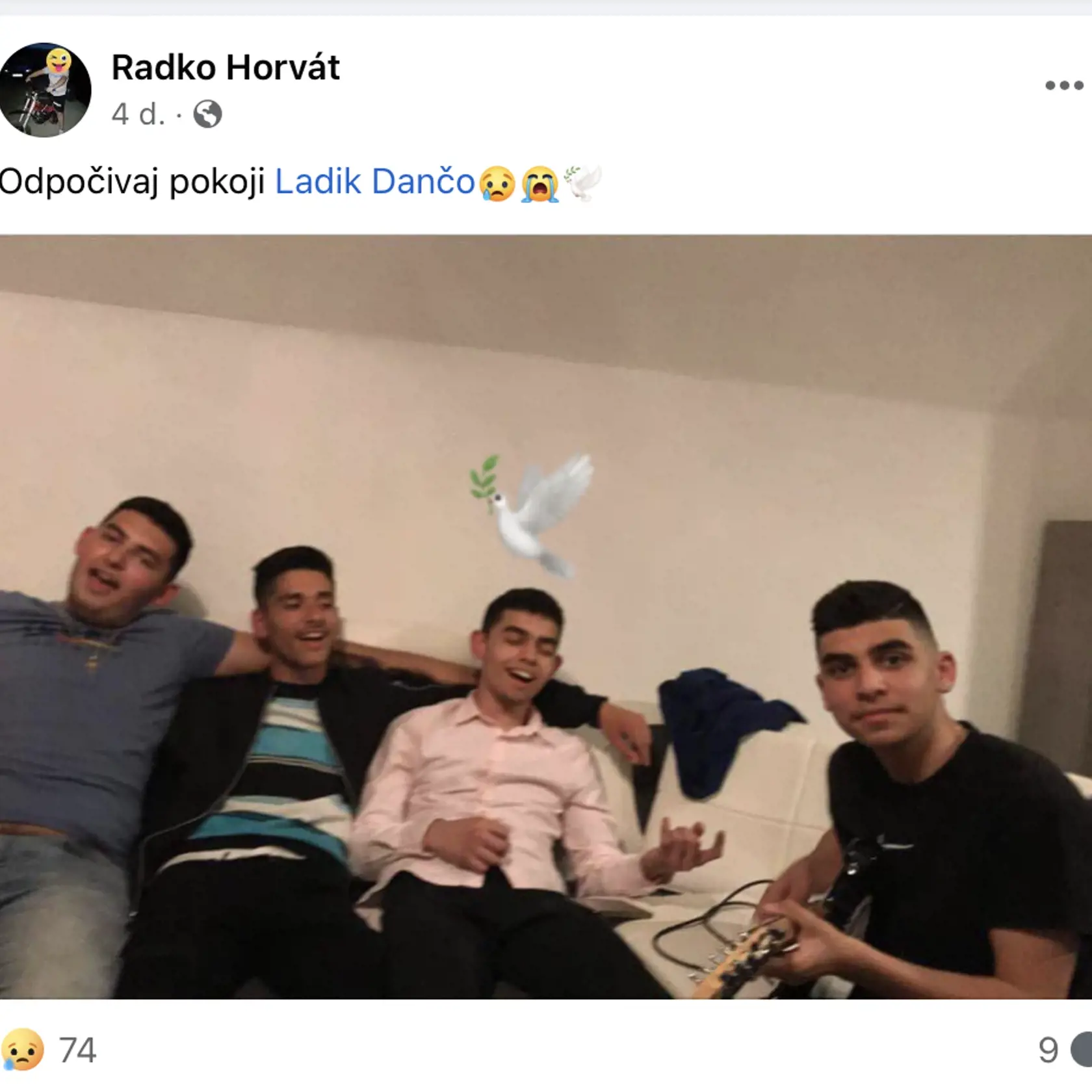Kamaráti zverejnili po Ladikovej (†16) smrti jeho fotky s tým, že mu dávajú zahrať do nebíčka.