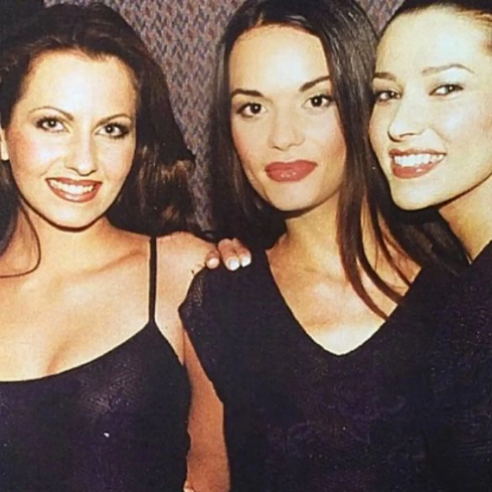 Miroslava Fabušová (vľavo) a Andrea Heringhová spolu súťažili na Miss Universe v roku 2001.
