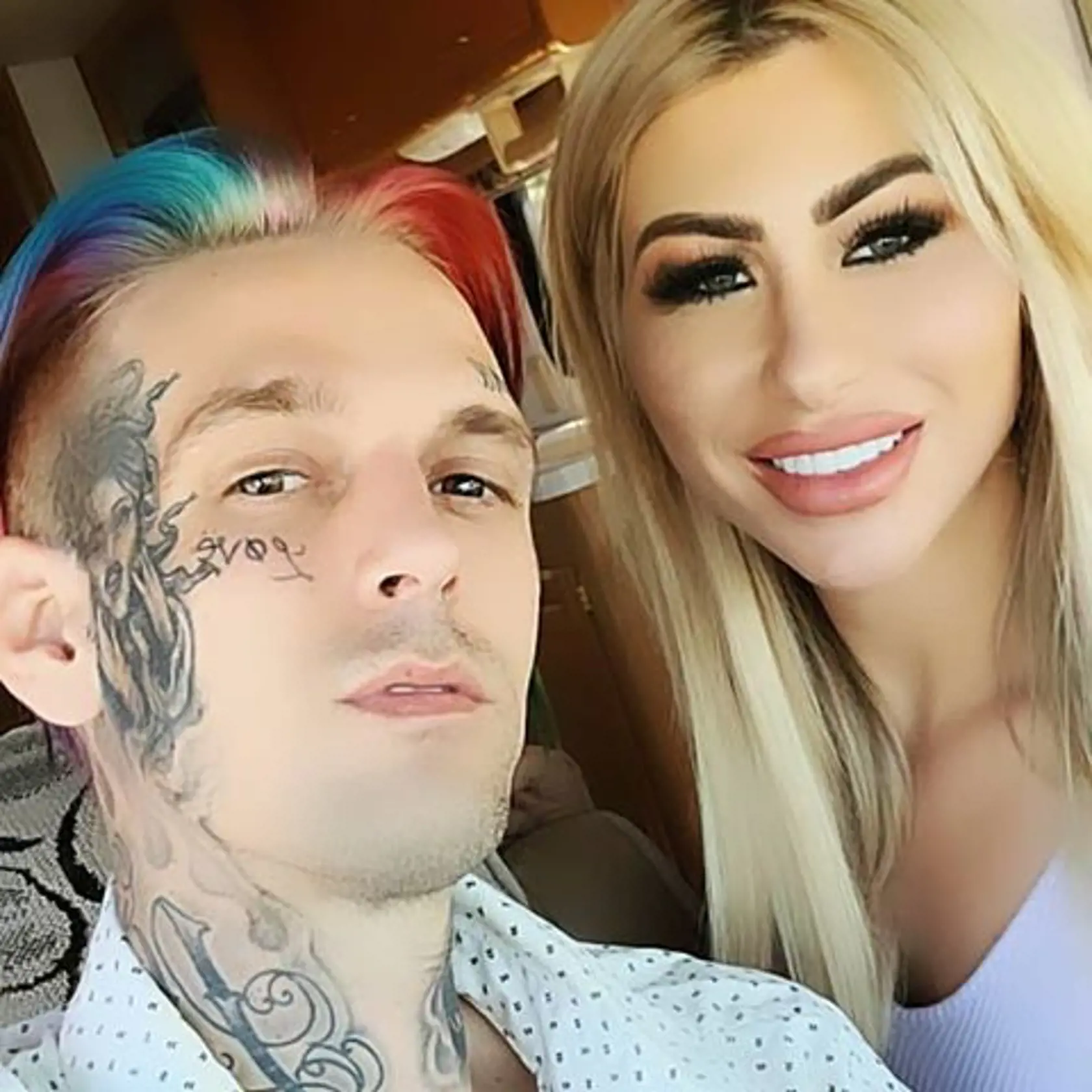 V 90. rokoch bol Aaron Carter podobným miláčikom dievčat ako v uplynulých rokoch Justin Bieber. Hviezda Sladkého blonďáka, z ktorého šaleli dievčatá po celom svete však postupne vyhasla a utíchla. Napriek tomu, že sa aj ďalej venuje hudbe, nepatrí medzi zvučné mená šoubiznisu a od sladkého chlapca má poriadne ďaleko.