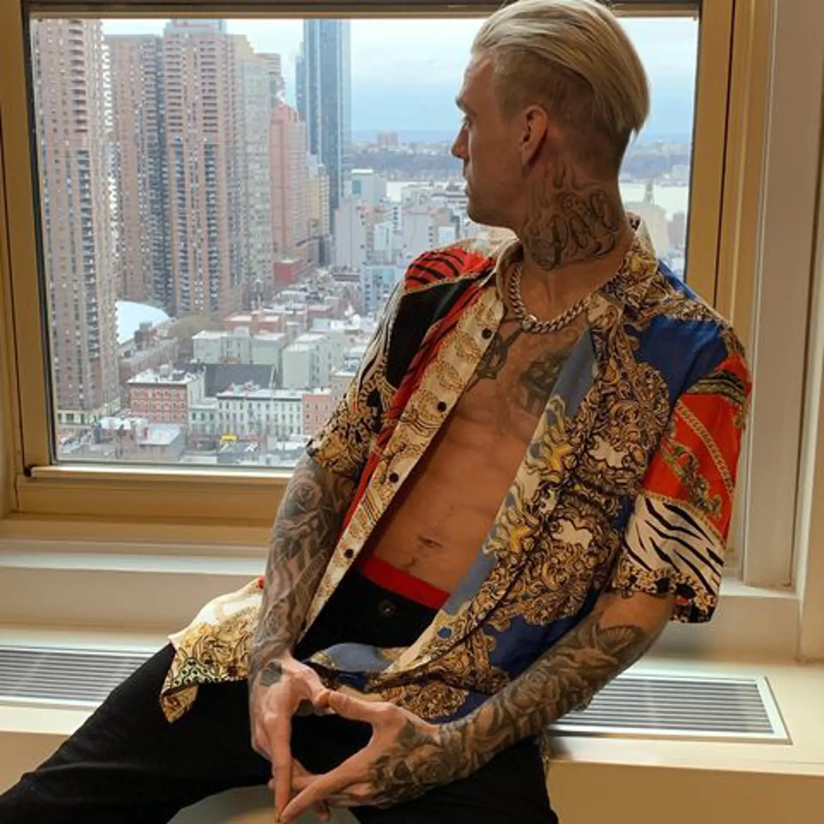V 90. rokoch bol Aaron Carter podobným miláčikom dievčat ako v uplynulých rokoch Justin Bieber. Hviezda Sladkého blonďáka, z ktorého šaleli dievčatá po celom svete však postupne vyhasla a utíchla. Napriek tomu, že sa aj ďalej venuje hudbe, nepatrí medzi zvučné mená šoubiznisu a od sladkého chlapca má poriadne ďaleko.