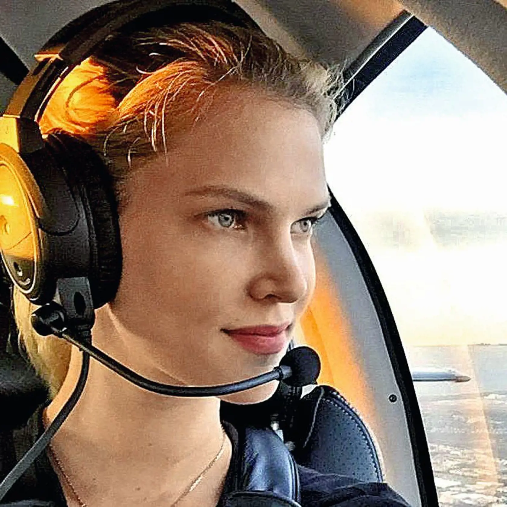 Hrdinami príbehu sú reportérka Julie K Brownová, ktorá prípad po desiatich rokoch znovu rozmazala, aj keď ju od toho všetci odhovárali, a bývalý šéf polície vo West Palm Beach Michael Reiter. Ten roky robil všetko pre to, aby dostal Epsteina za mreže, hoci na vyšších miestach mali iný názor.