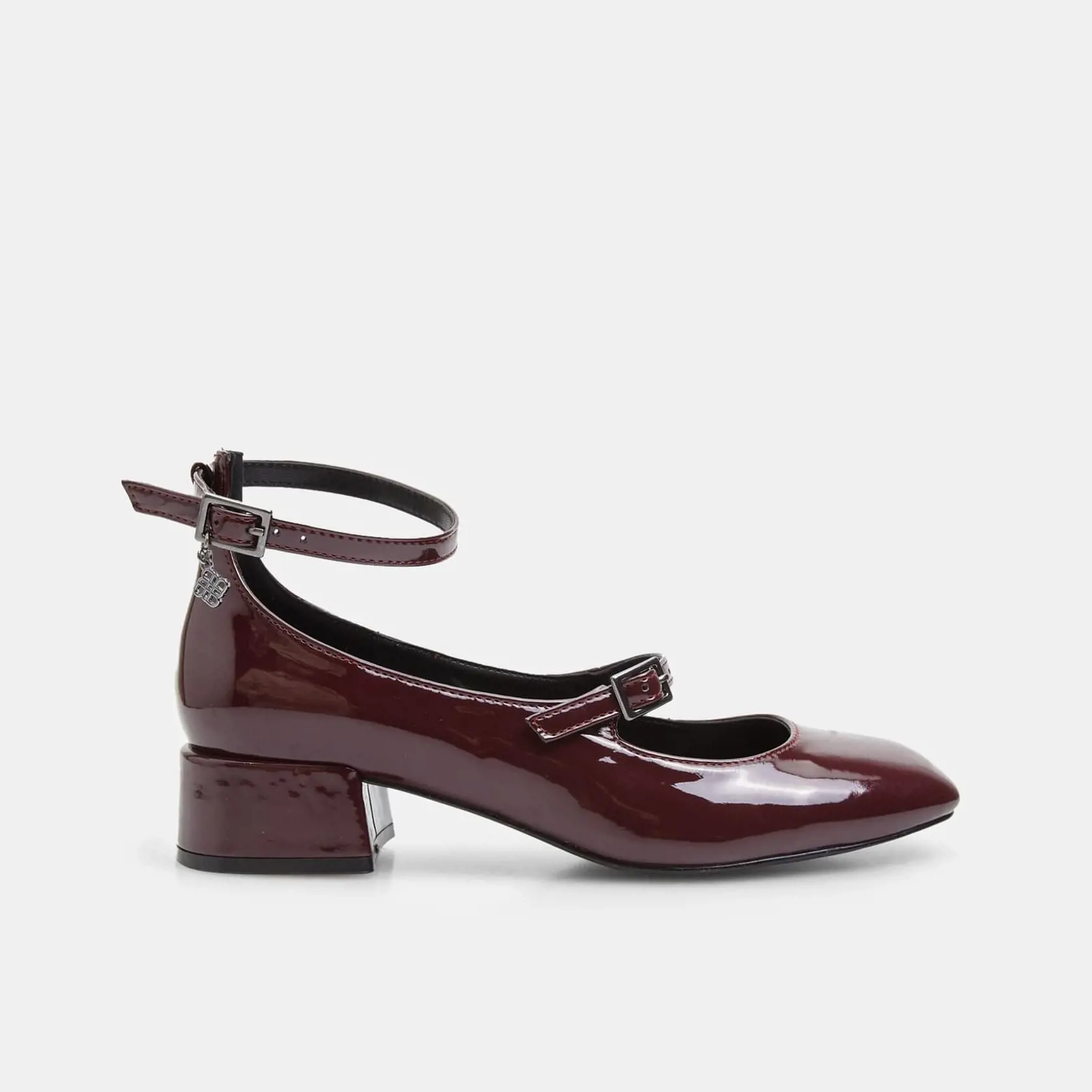 Bordové: Baťa, 59,99 €