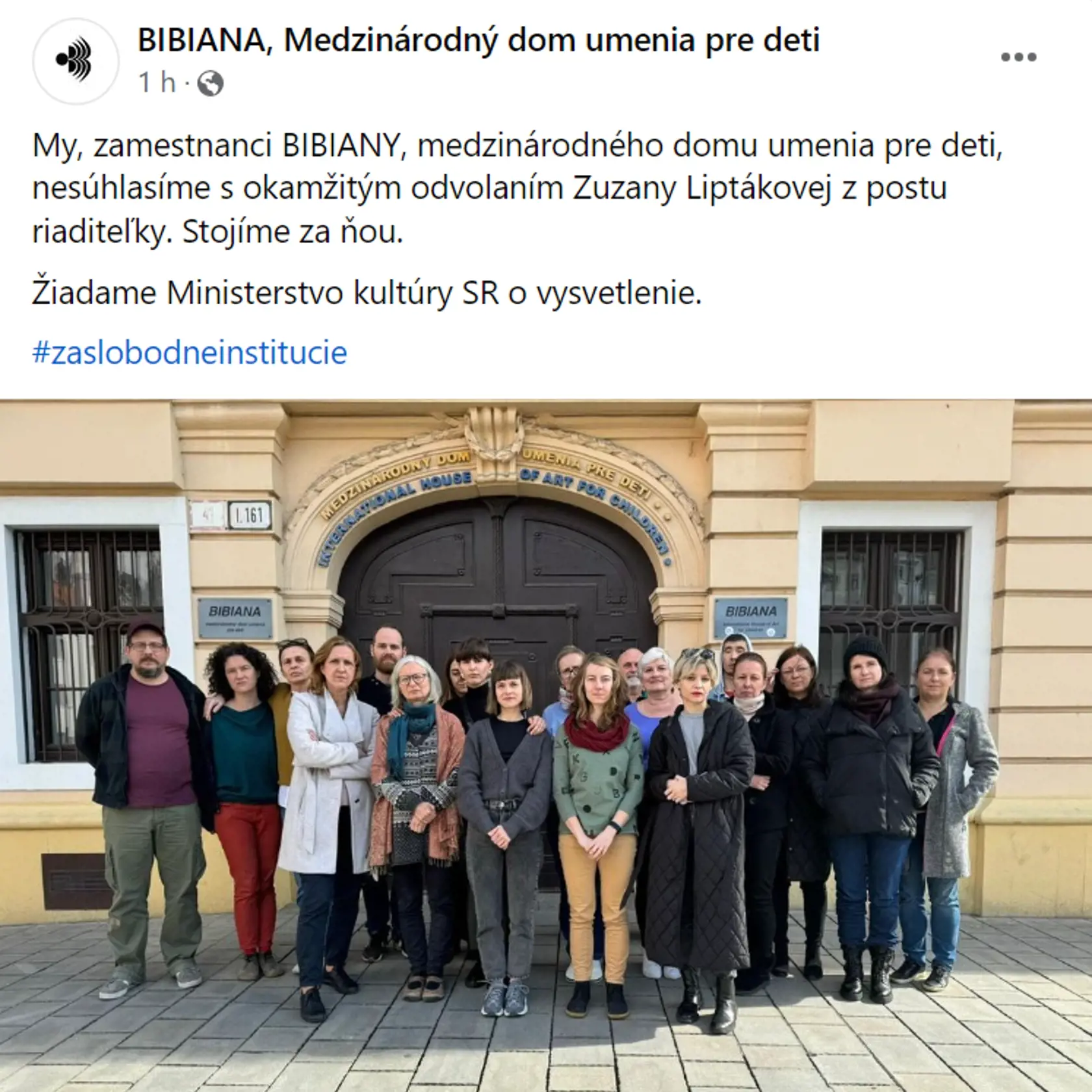 Zamestnanci BIBIANY, medzinárodného domu umenia pre deti, nesúhlasia s okamžitým odvolaním Zuzany Liptákovej z postu riaditeľky.