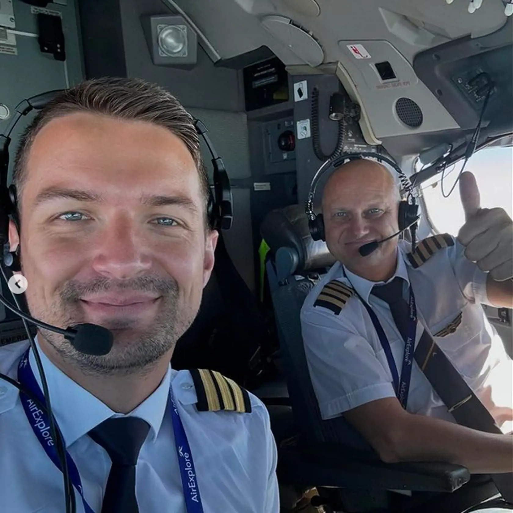First Officer Viktor Vincze s kapitánom Braňom Tomkom.